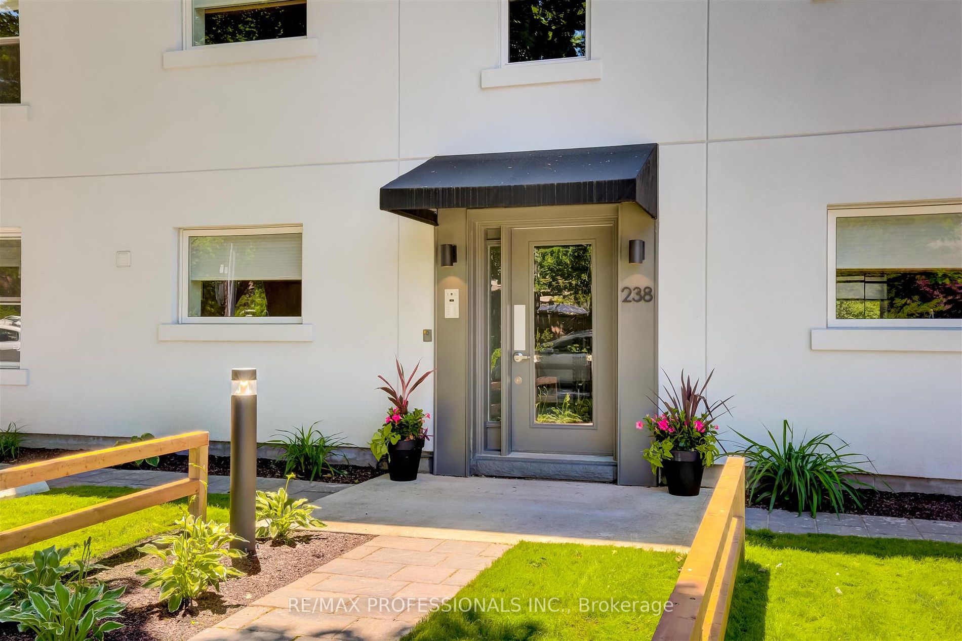 238 South Kingsway, #8