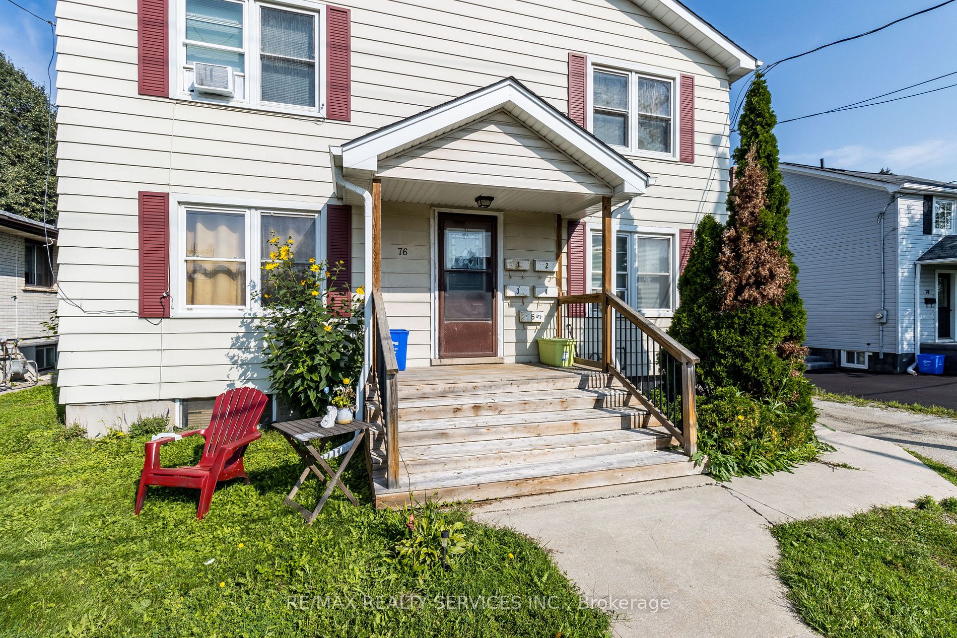 76 Maple Ave