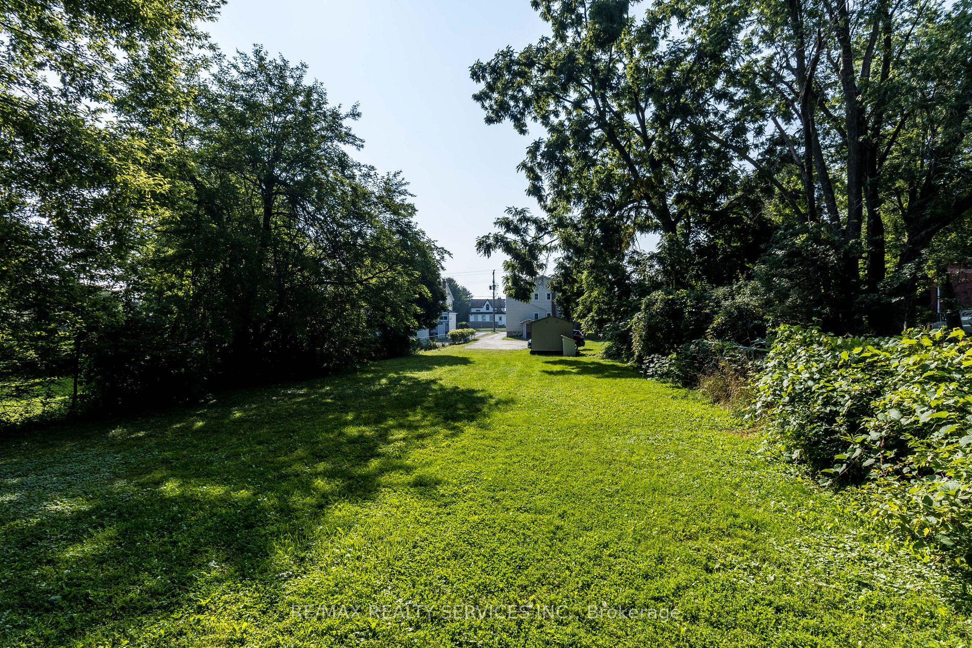 76 Maple Ave