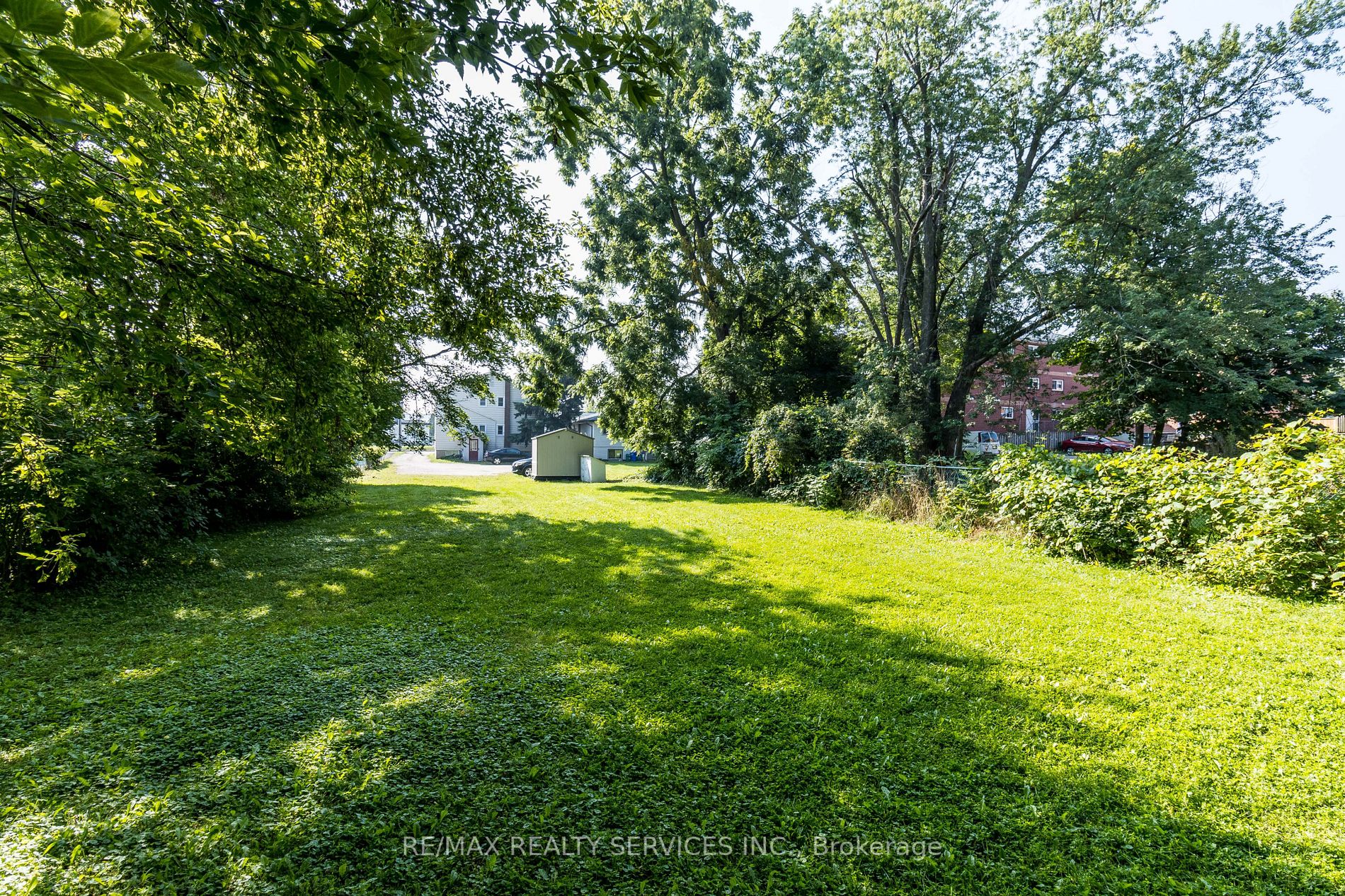 76 Maple Ave