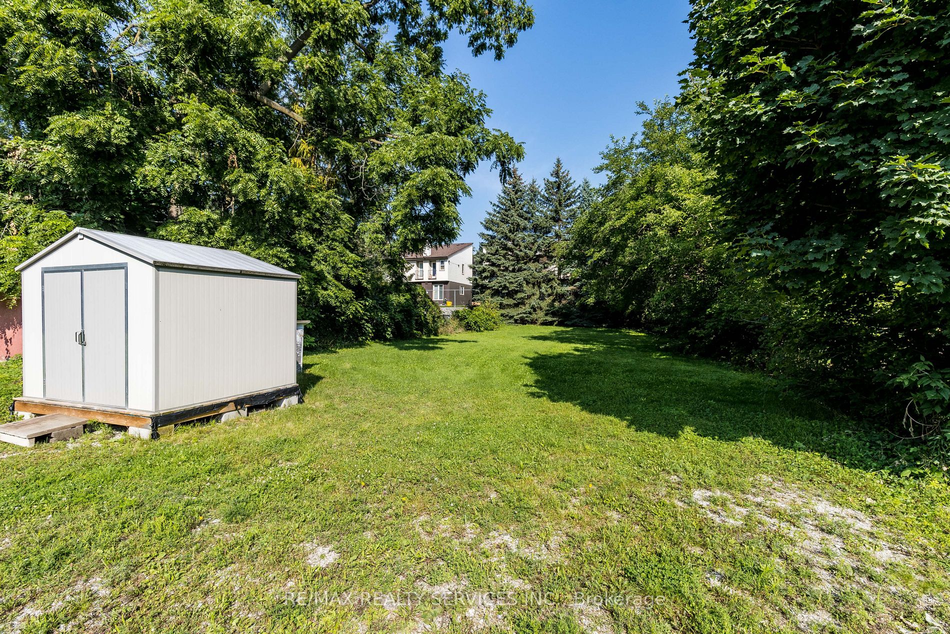 76 Maple Ave