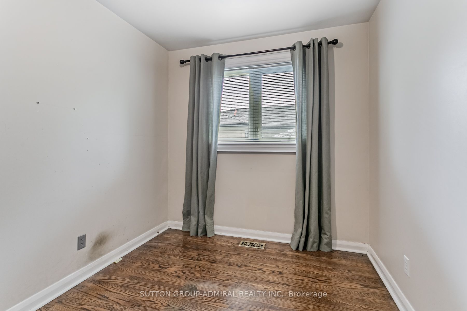 102 Cornwall Rd, #Upper