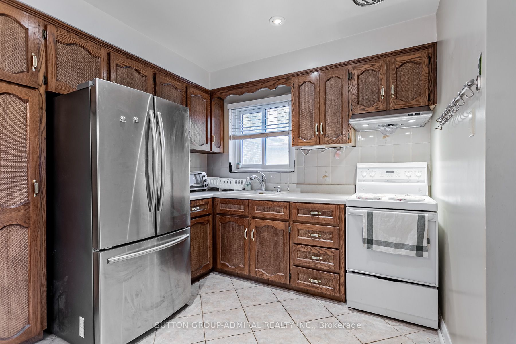 102 Cornwall Rd, #Upper