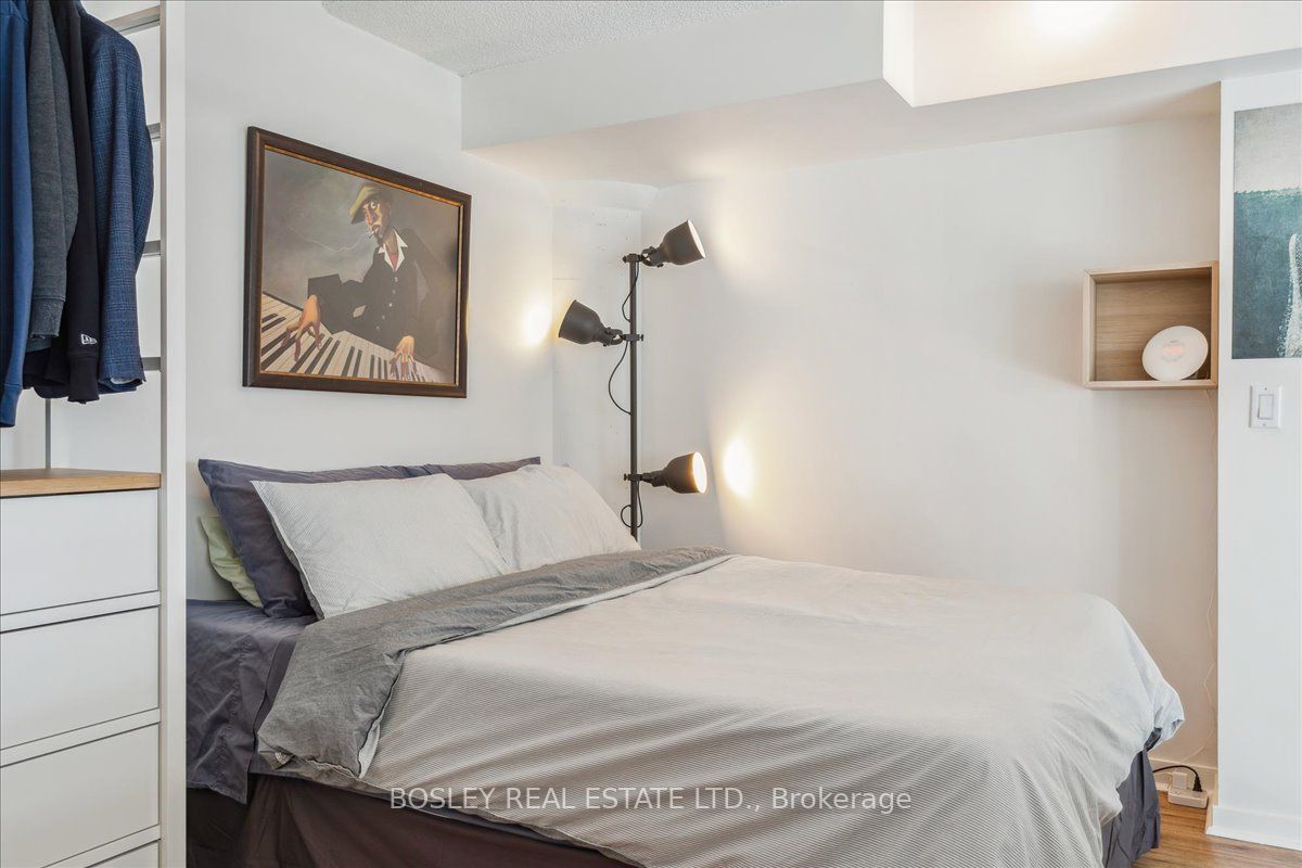 300 Manitoba Street, #215