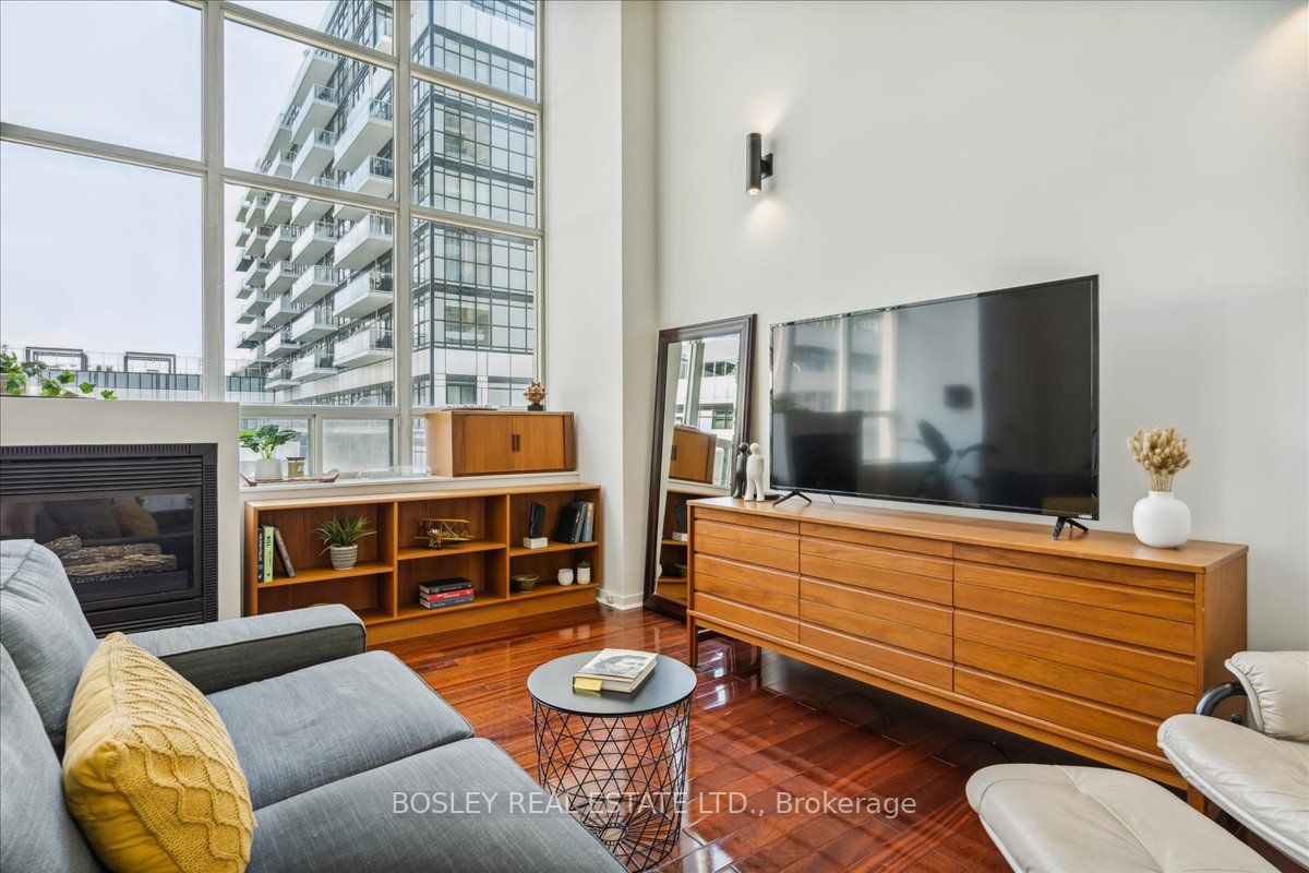 300 Manitoba Street, #215