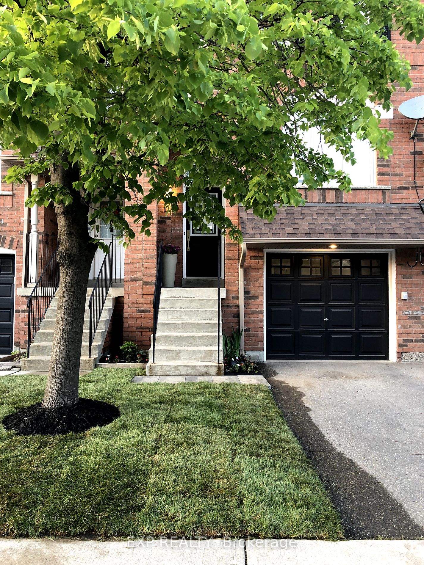 2 Clay Brick Crt, #110