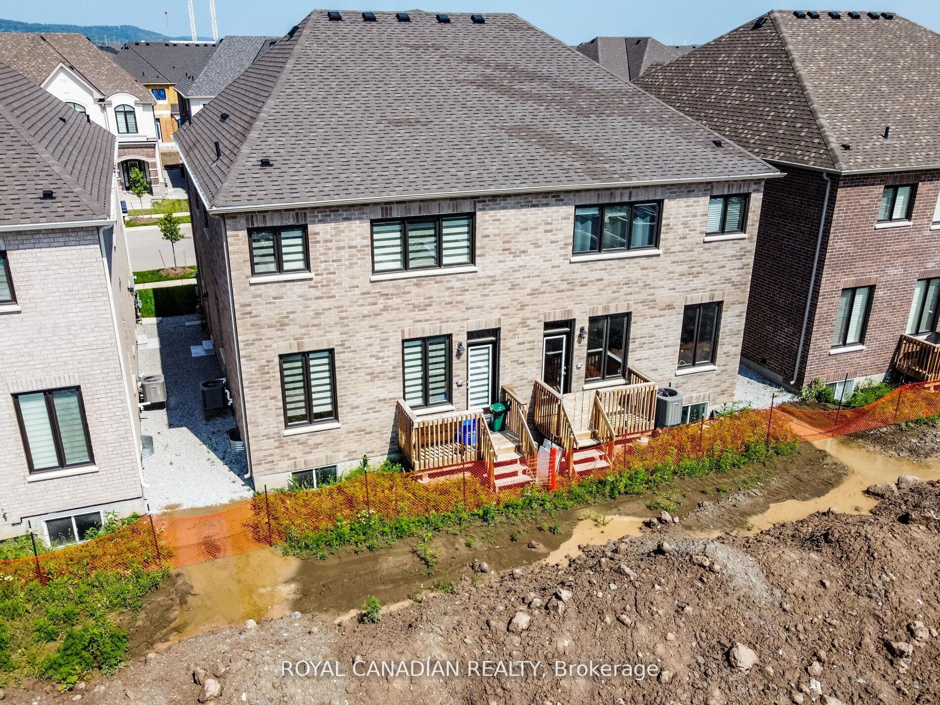 476 Bergamot Ave