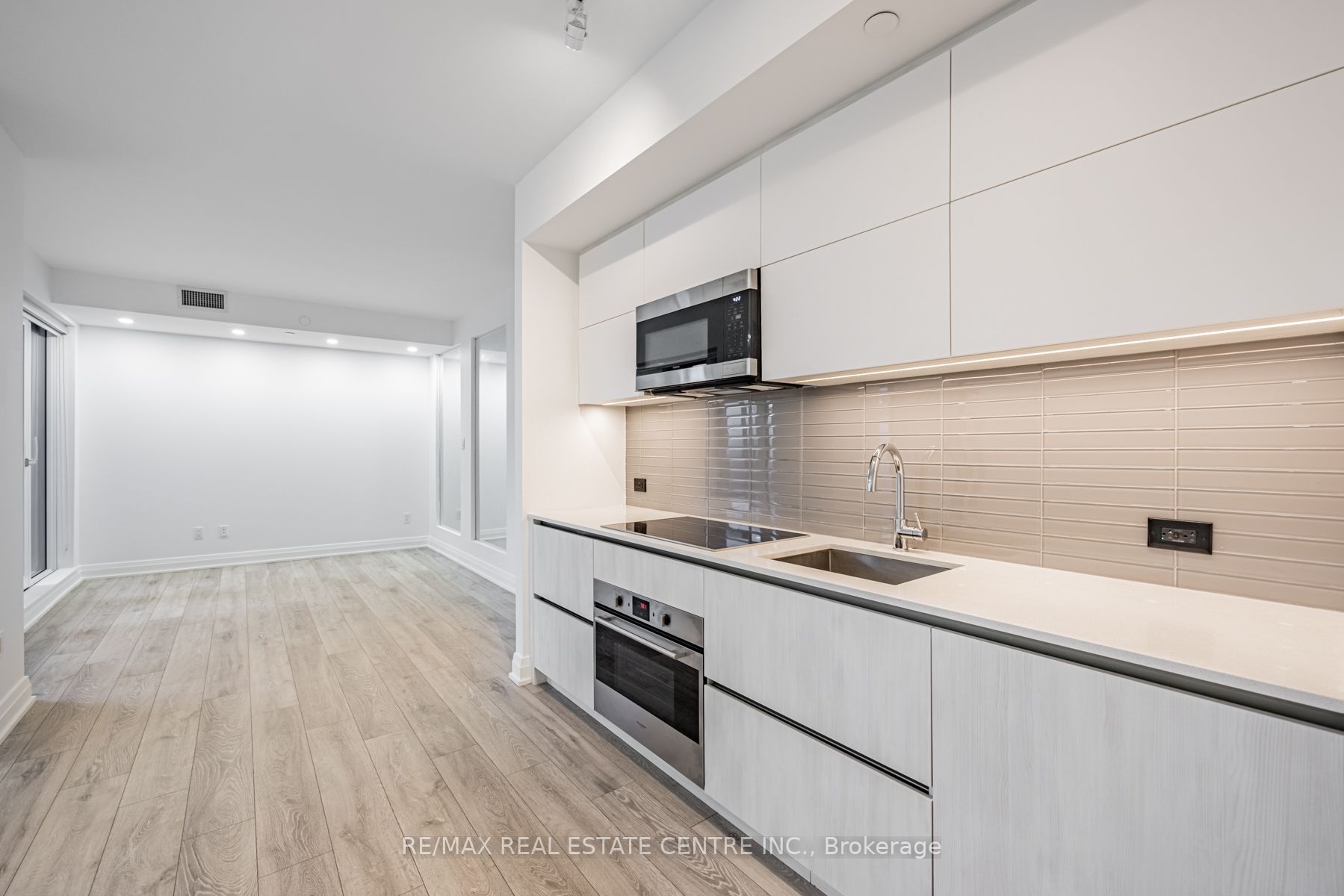 21 Park St E, #201