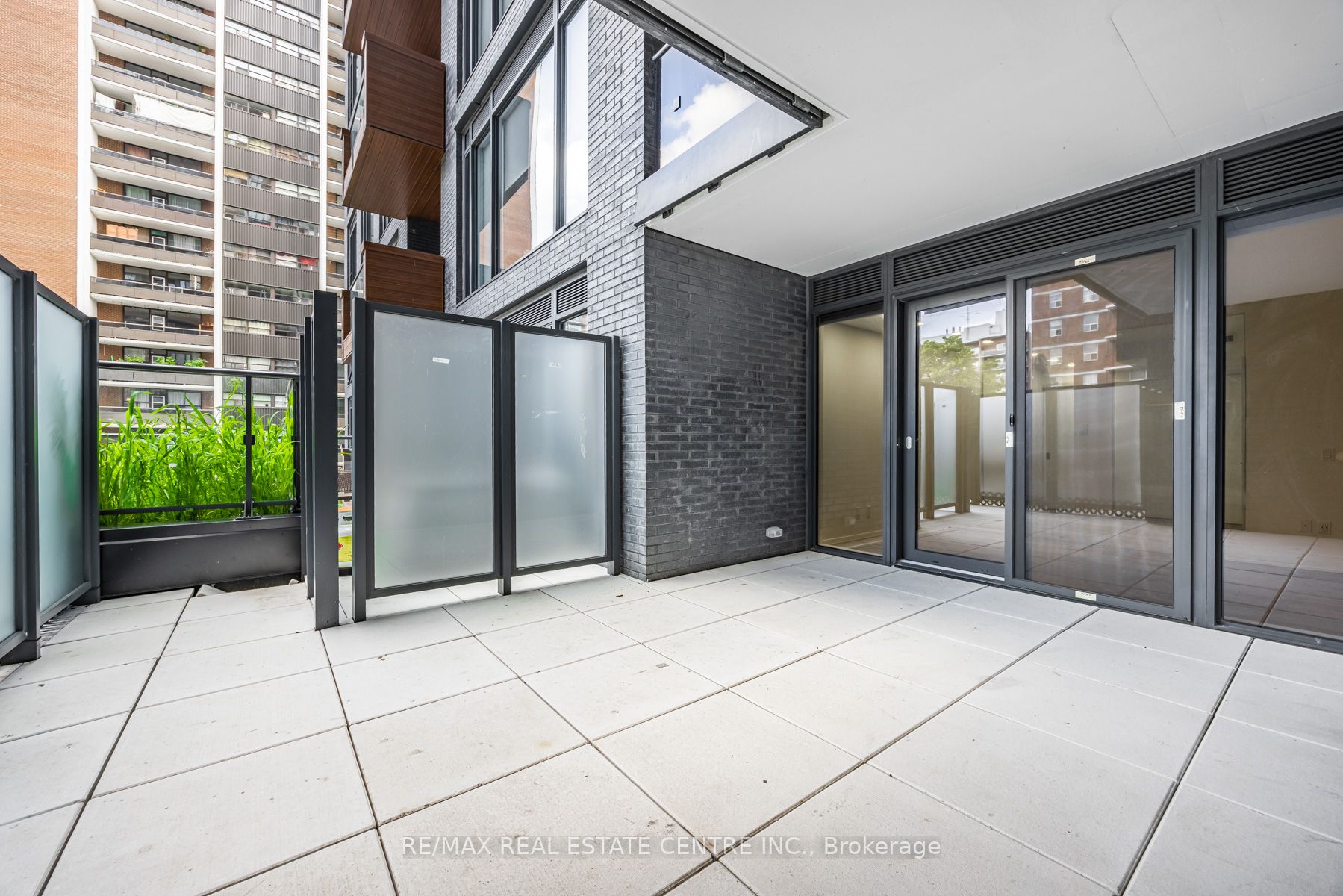 21 Park St E, #201