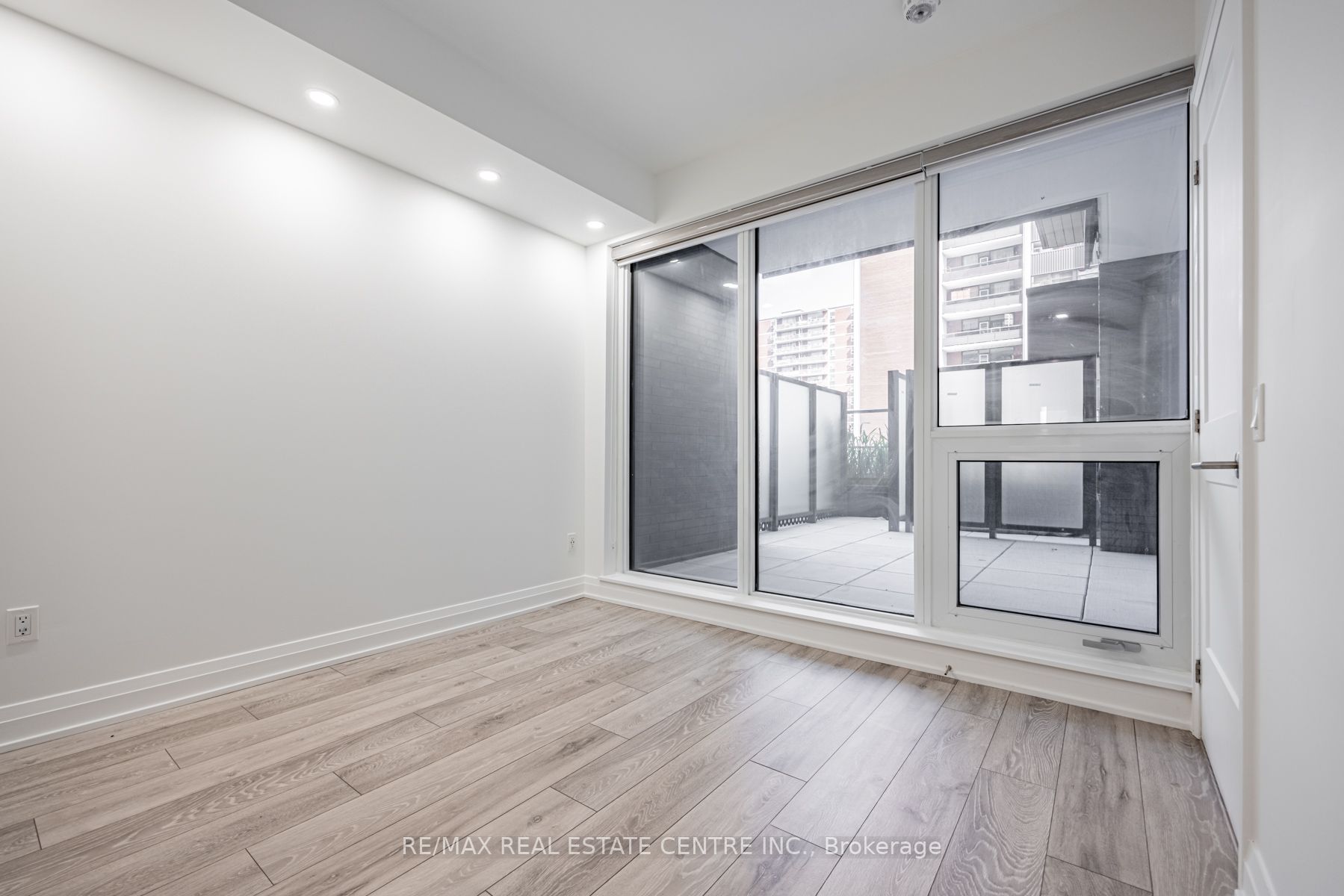 21 Park St E, #201