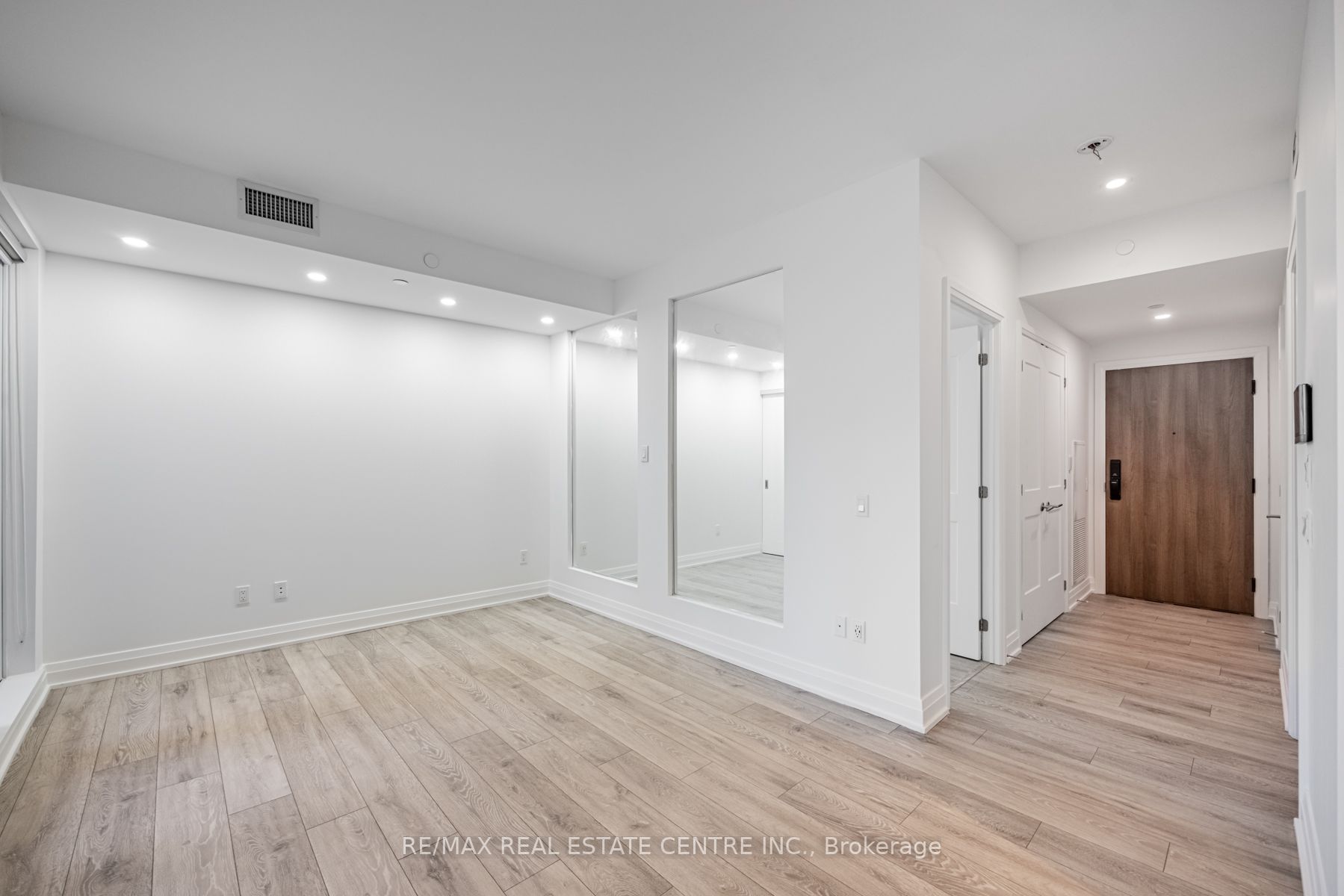 21 Park St E, #201