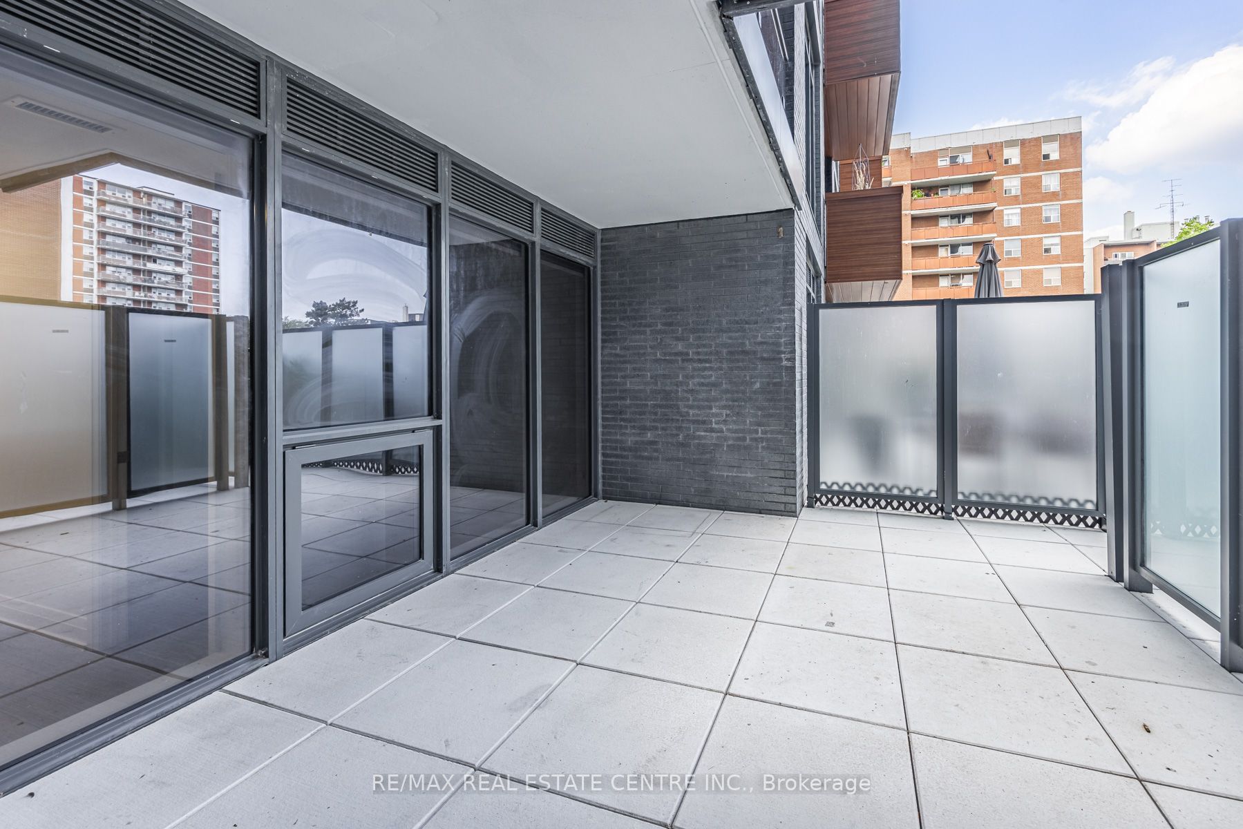21 Park St E, #201