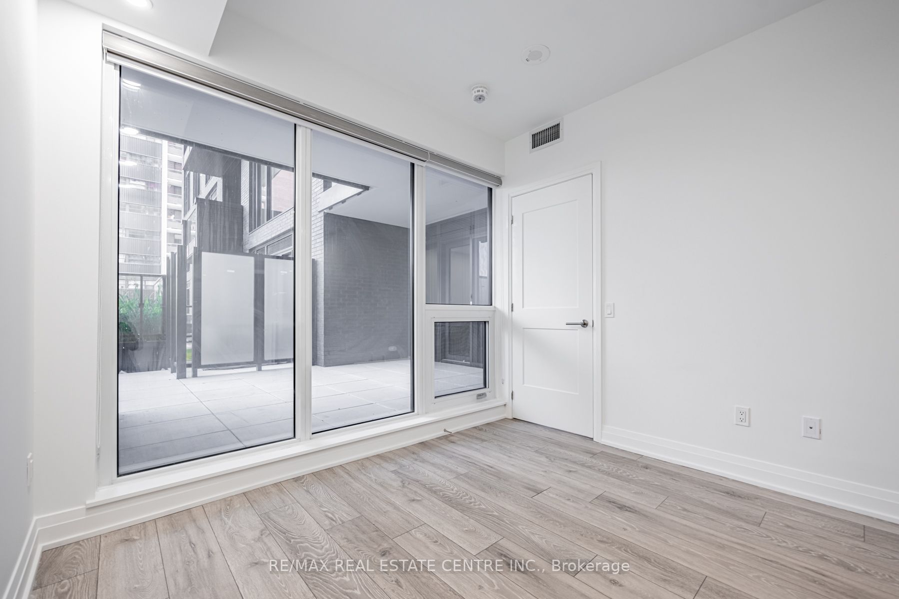21 Park St E, #201