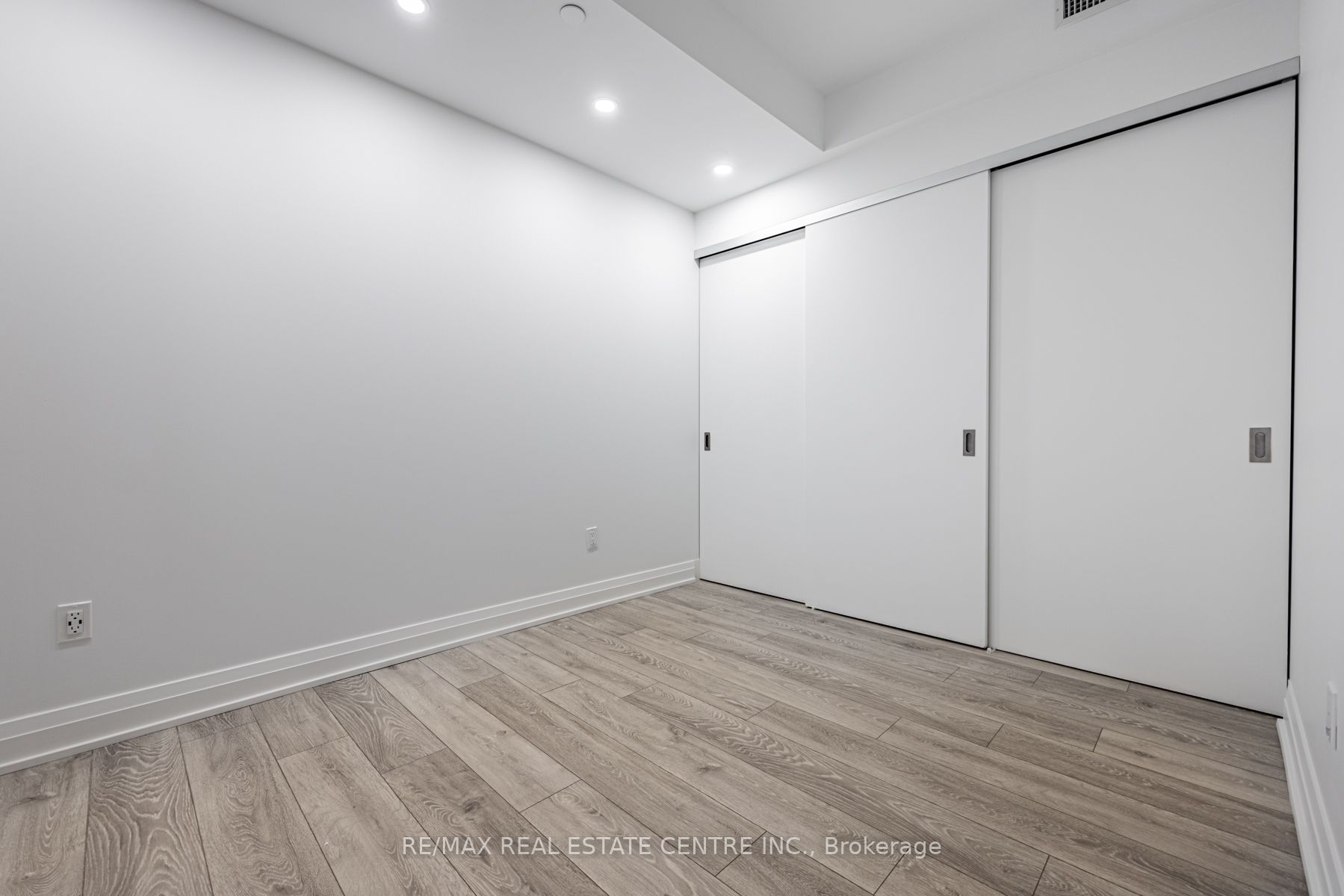 21 Park St E, #201