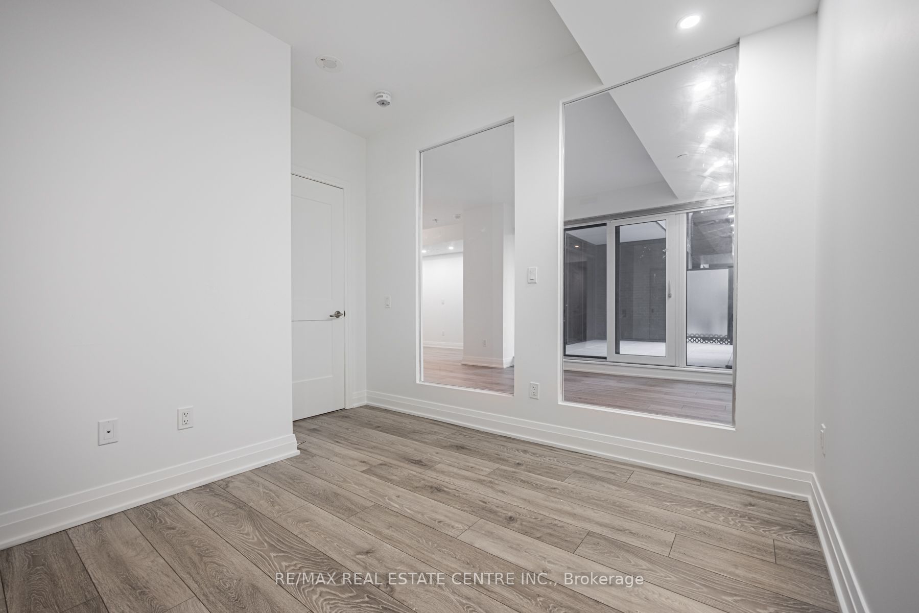 21 Park St E, #201