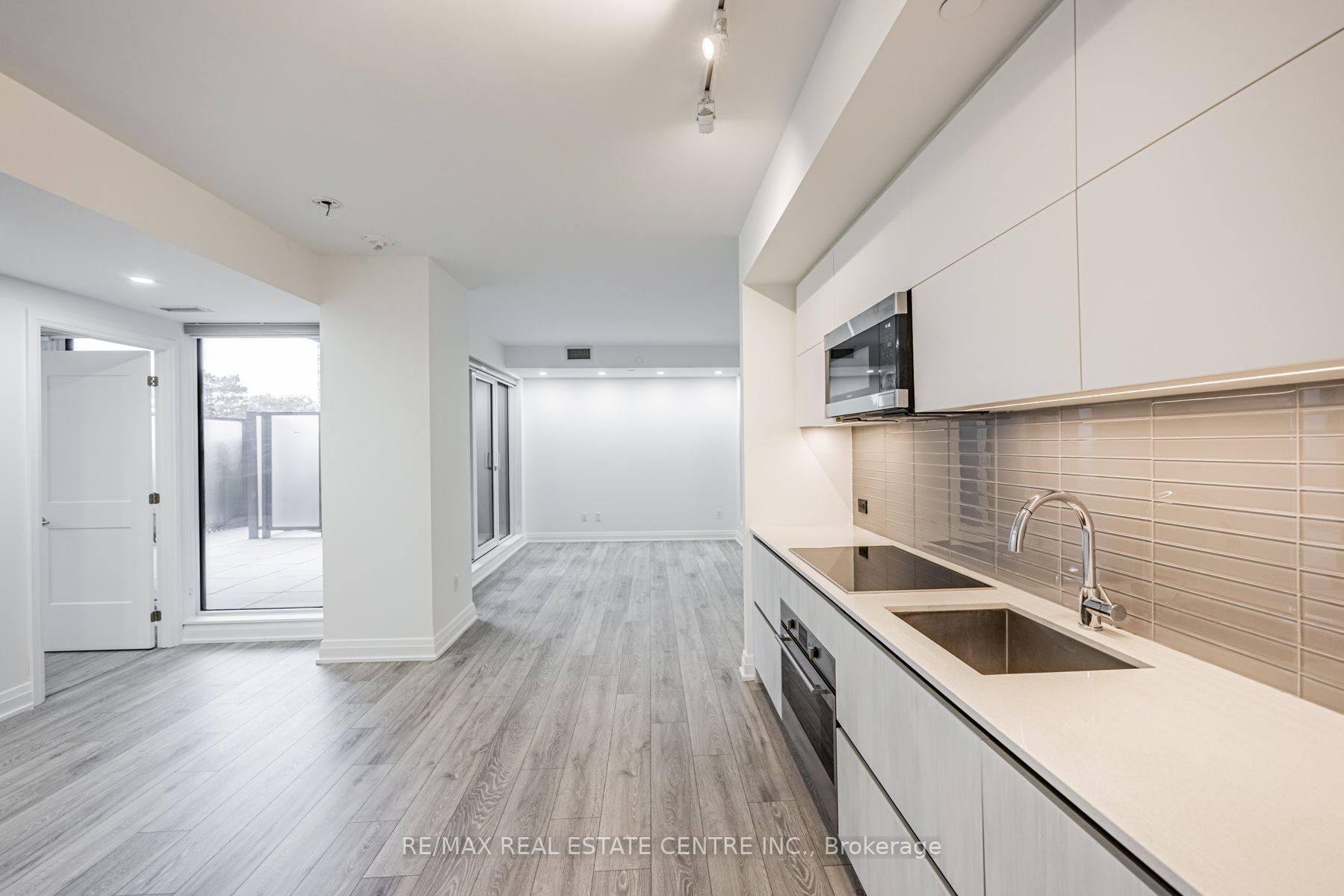 21 Park St E, #201