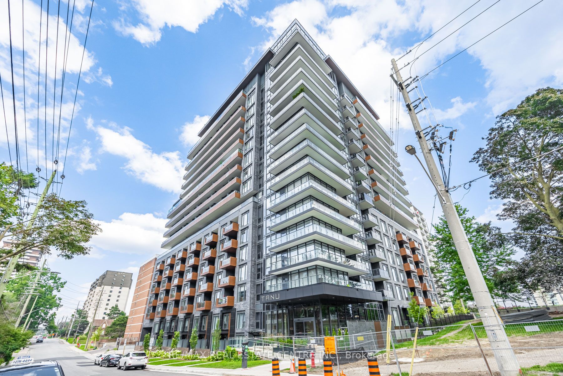 21 Park St E, #201