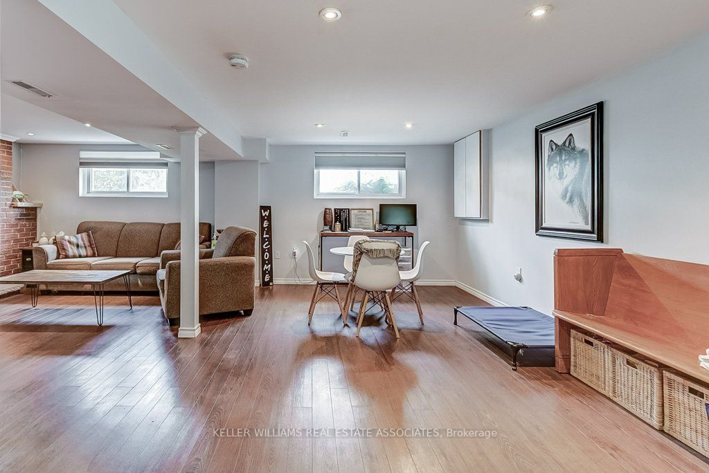 95 Avonmore Crescent