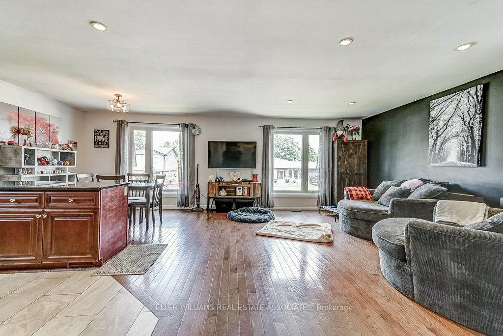 95 Avonmore Crescent