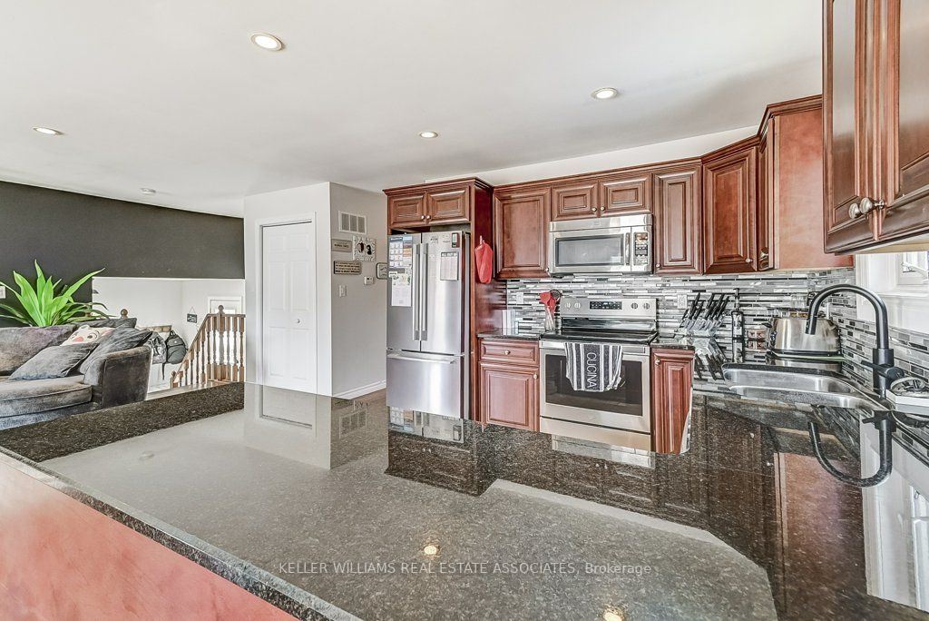 95 Avonmore Crescent
