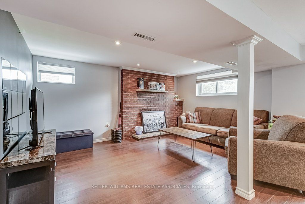 95 Avonmore Crescent