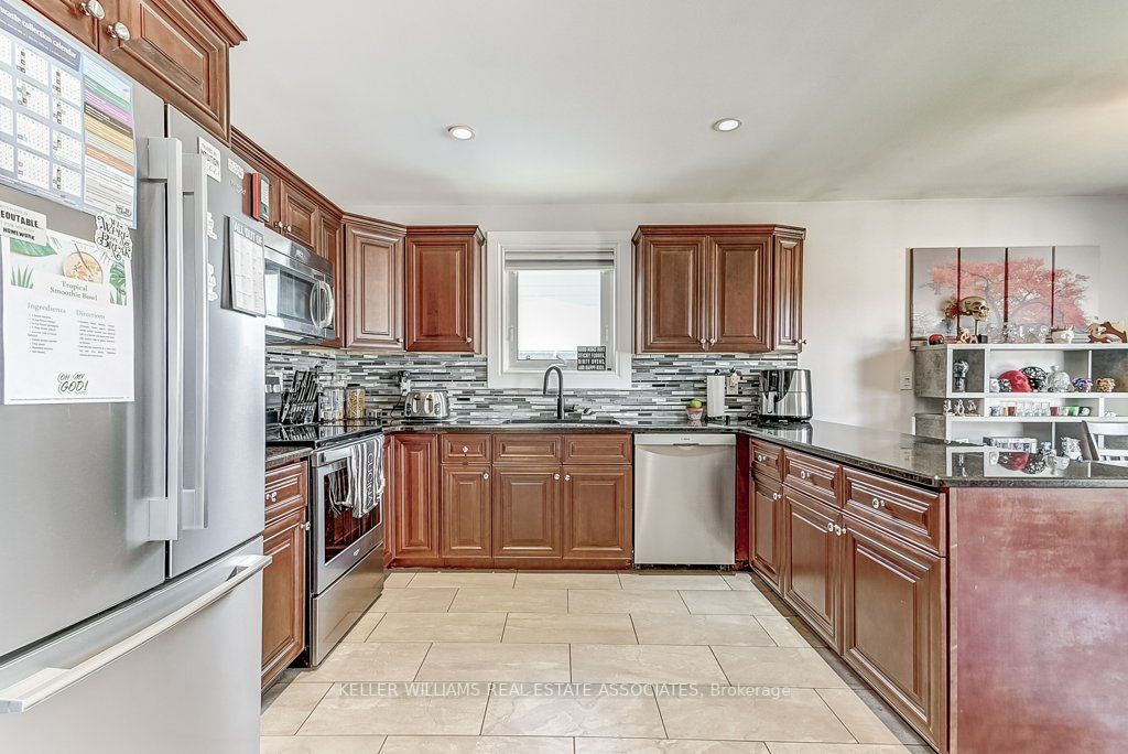 95 Avonmore Crescent