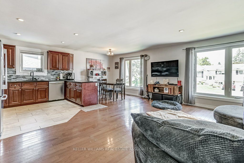 95 Avonmore Crescent