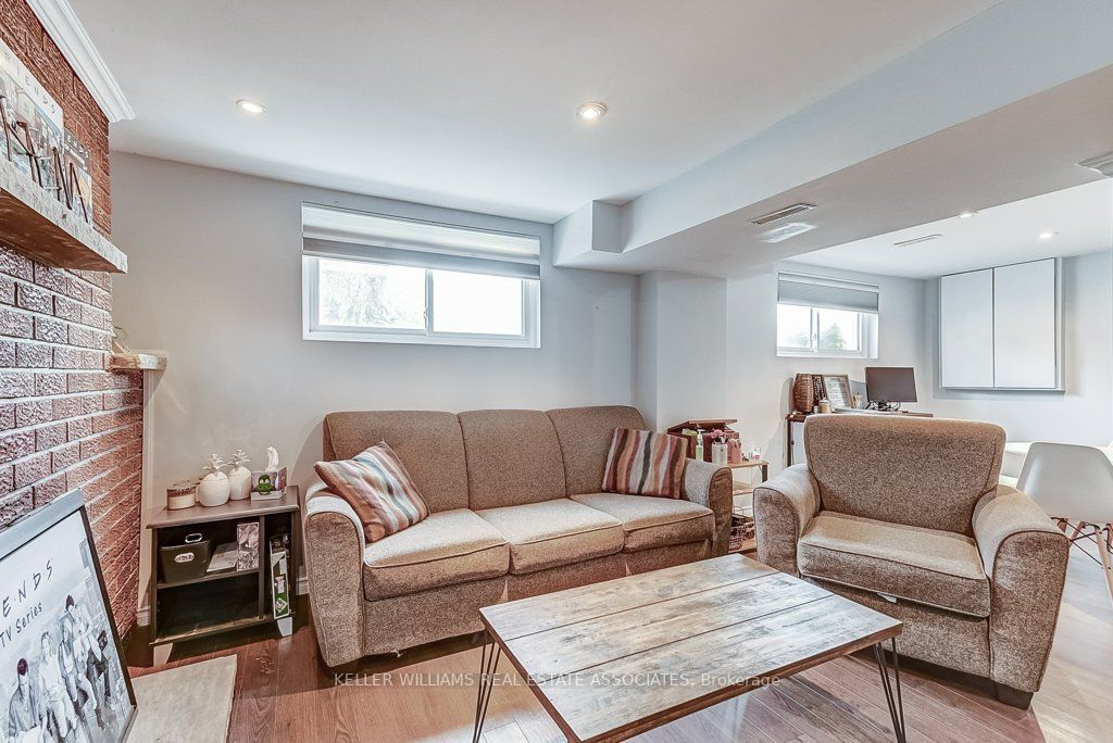 95 Avonmore Crescent