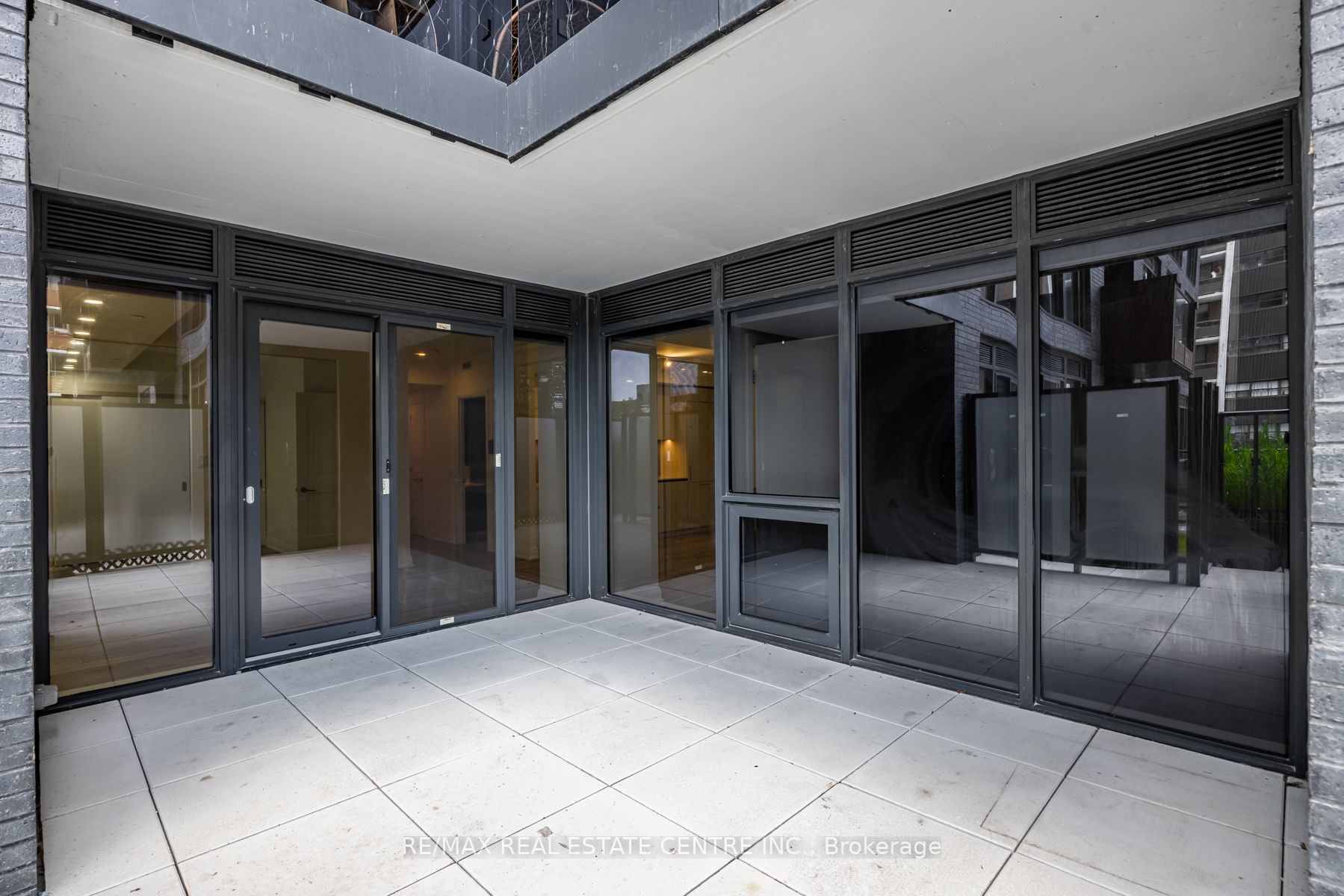 21 Park St E, #201