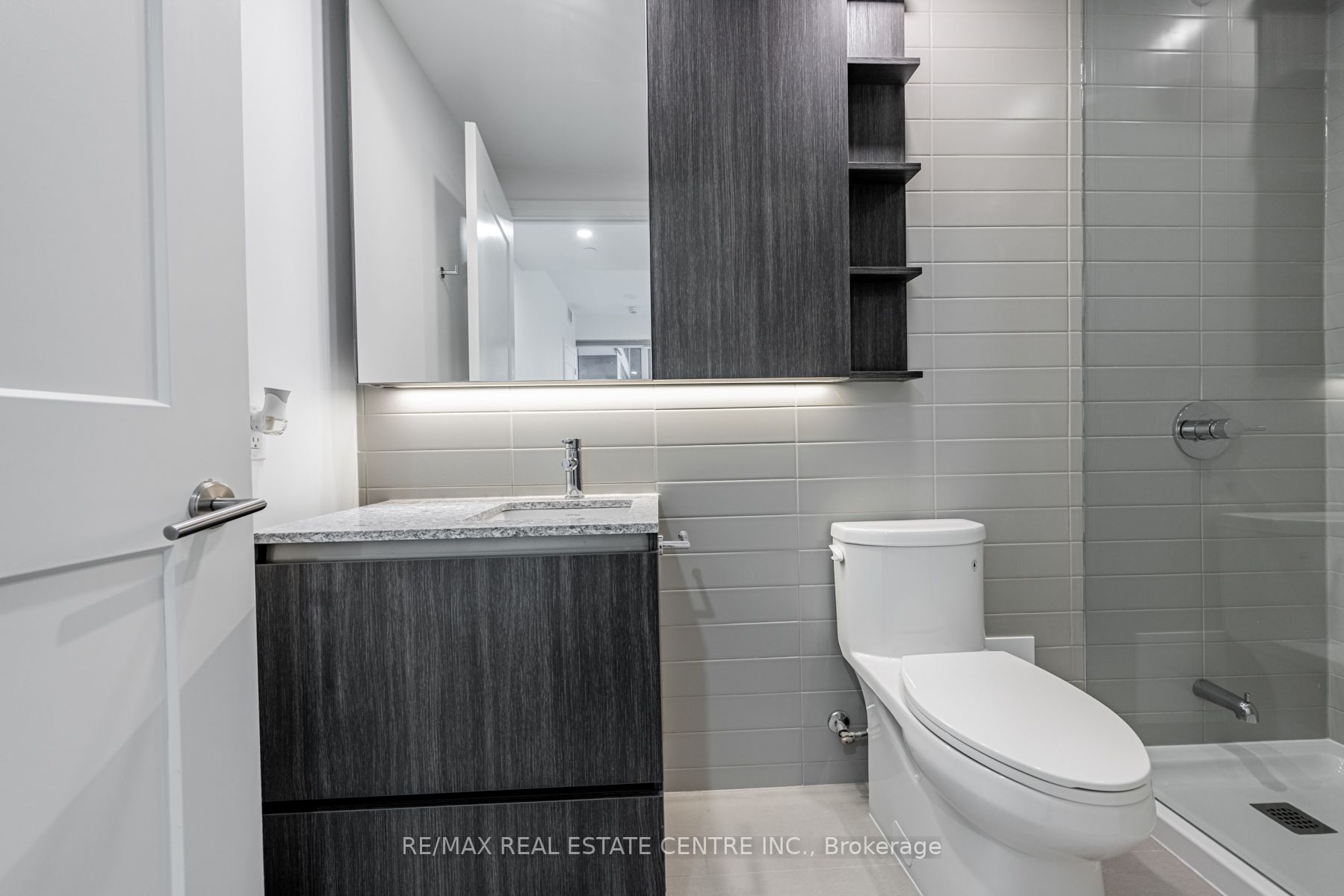 21 Park St E, #201