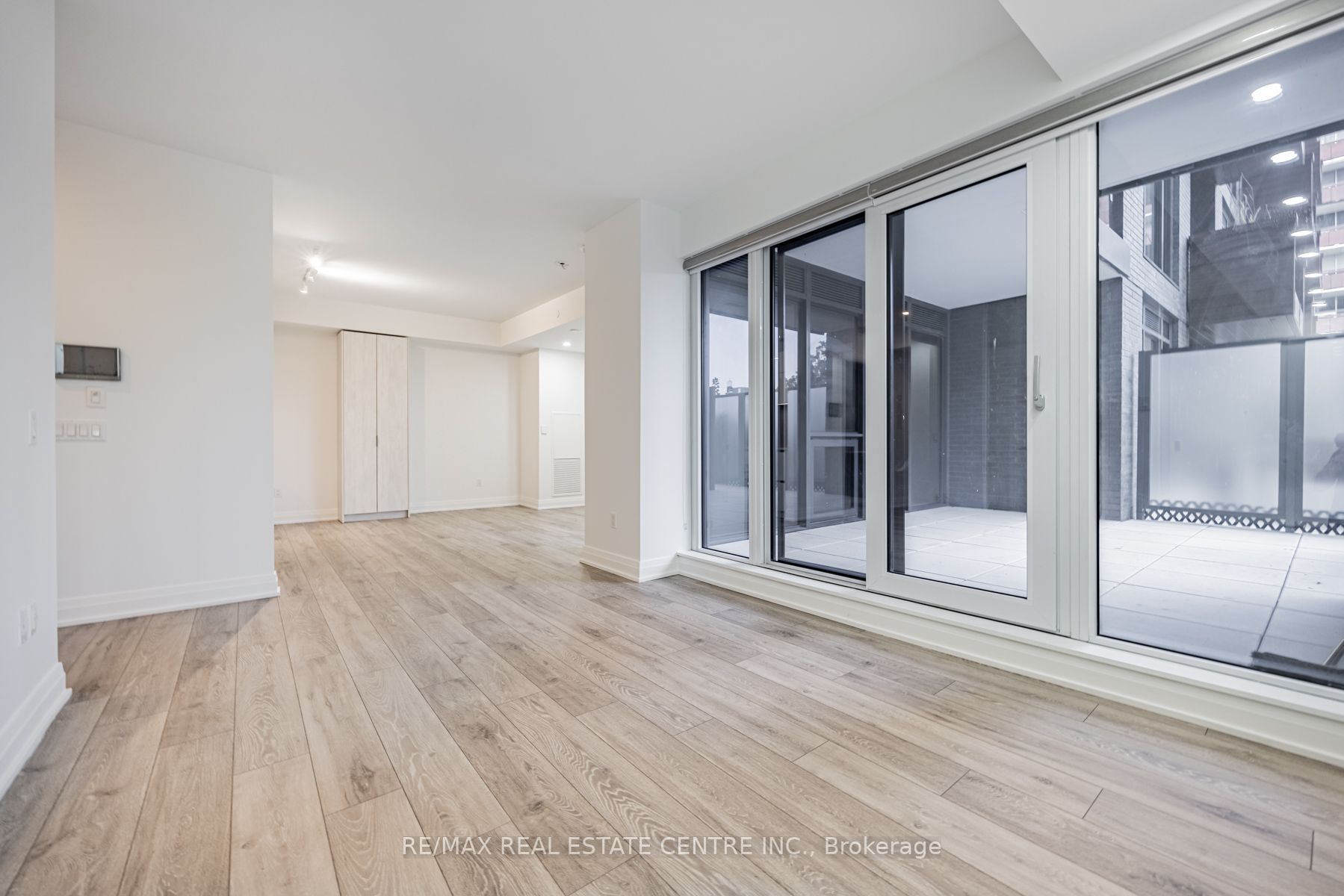 21 Park St E, #201