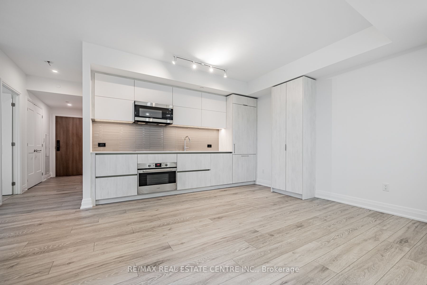 21 Park St E, #201