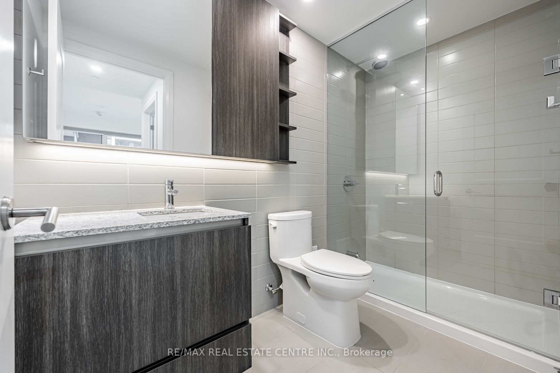 21 Park St E, #201