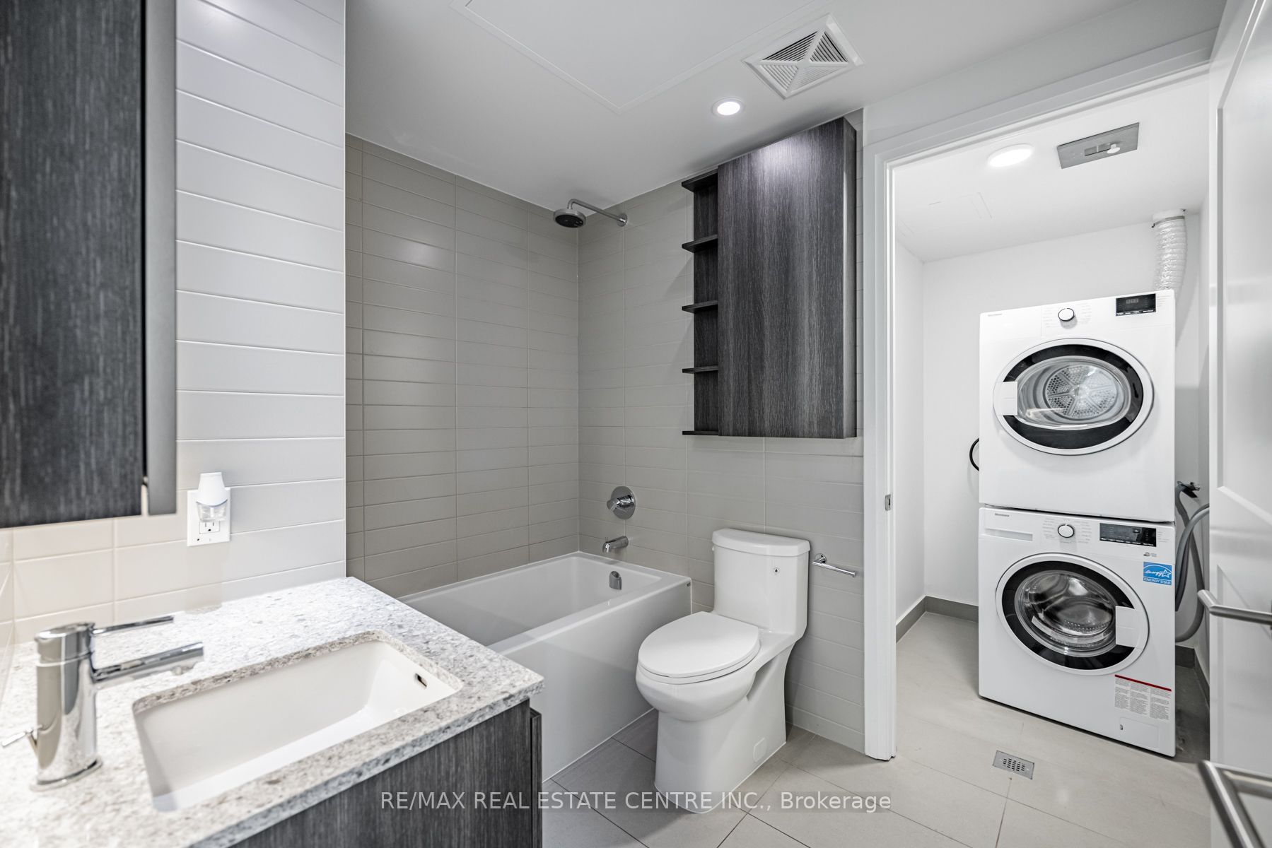 21 Park St E, #201