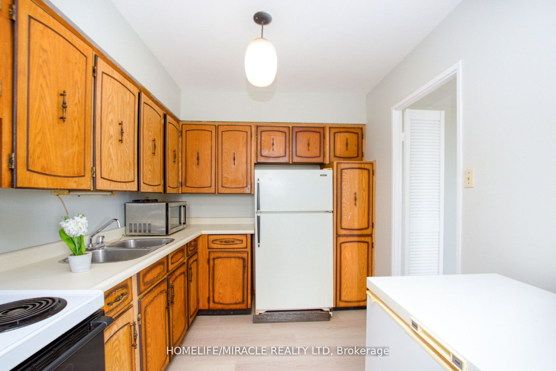 3533 Derry Road E, #801