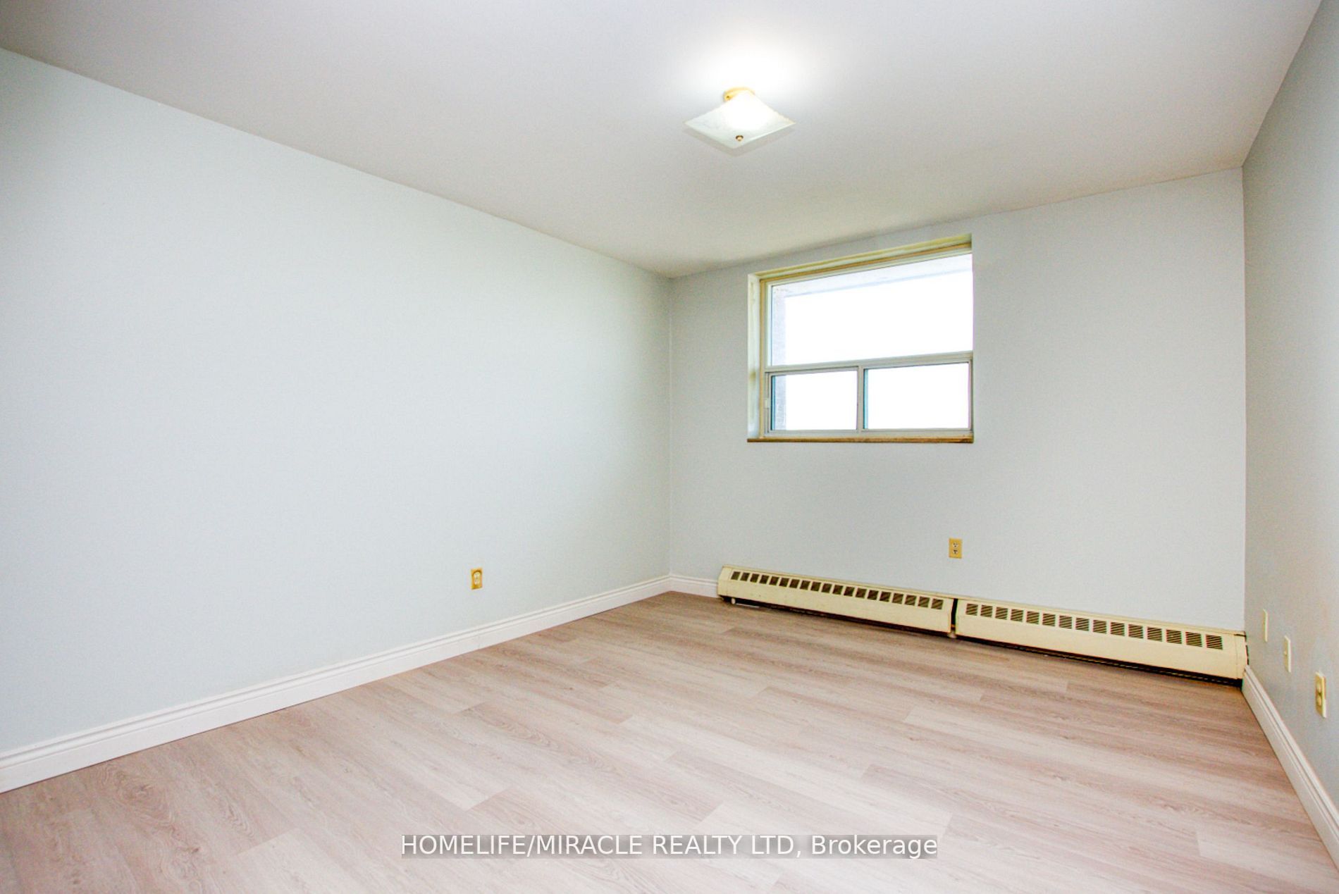 3533 Derry Road E, #801