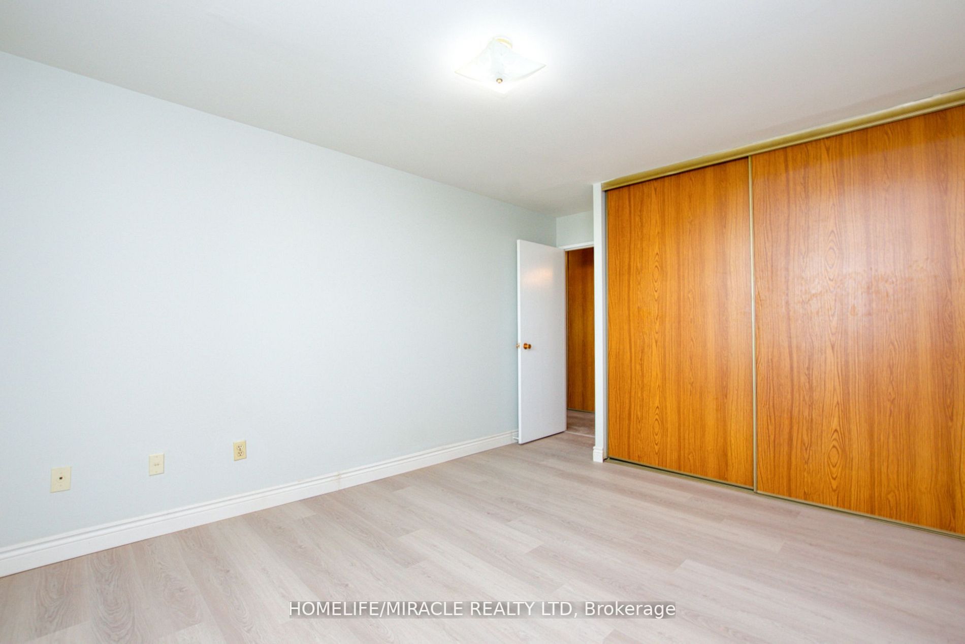 3533 Derry Road E, #801