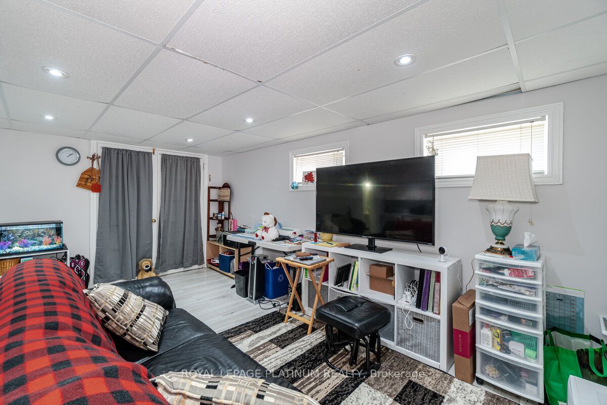 63 Faludon Dr
