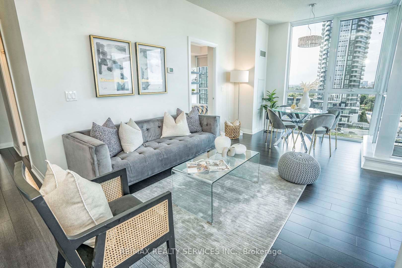 55 Eglinton Avenue W #904