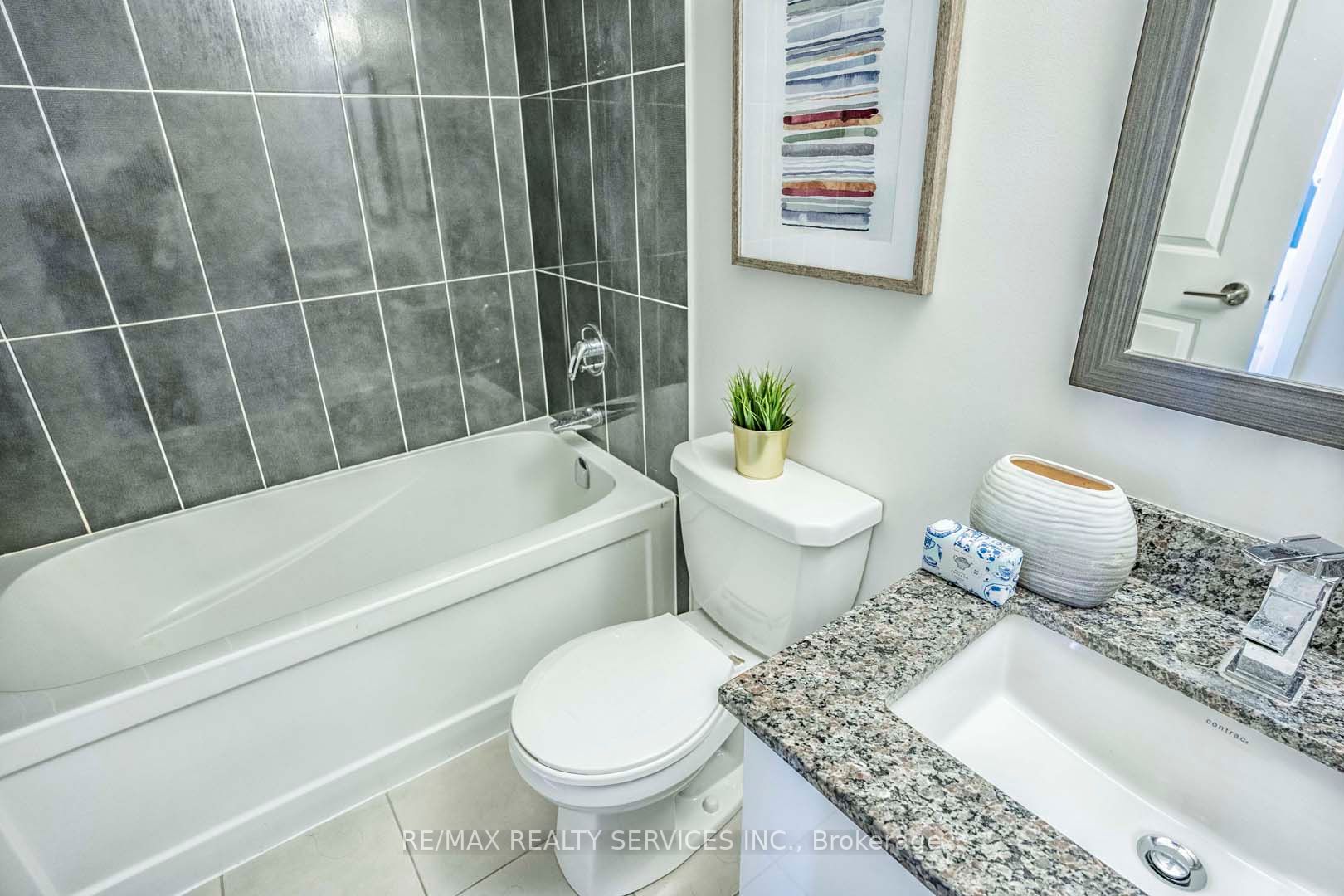 55 Eglinton Avenue W #904