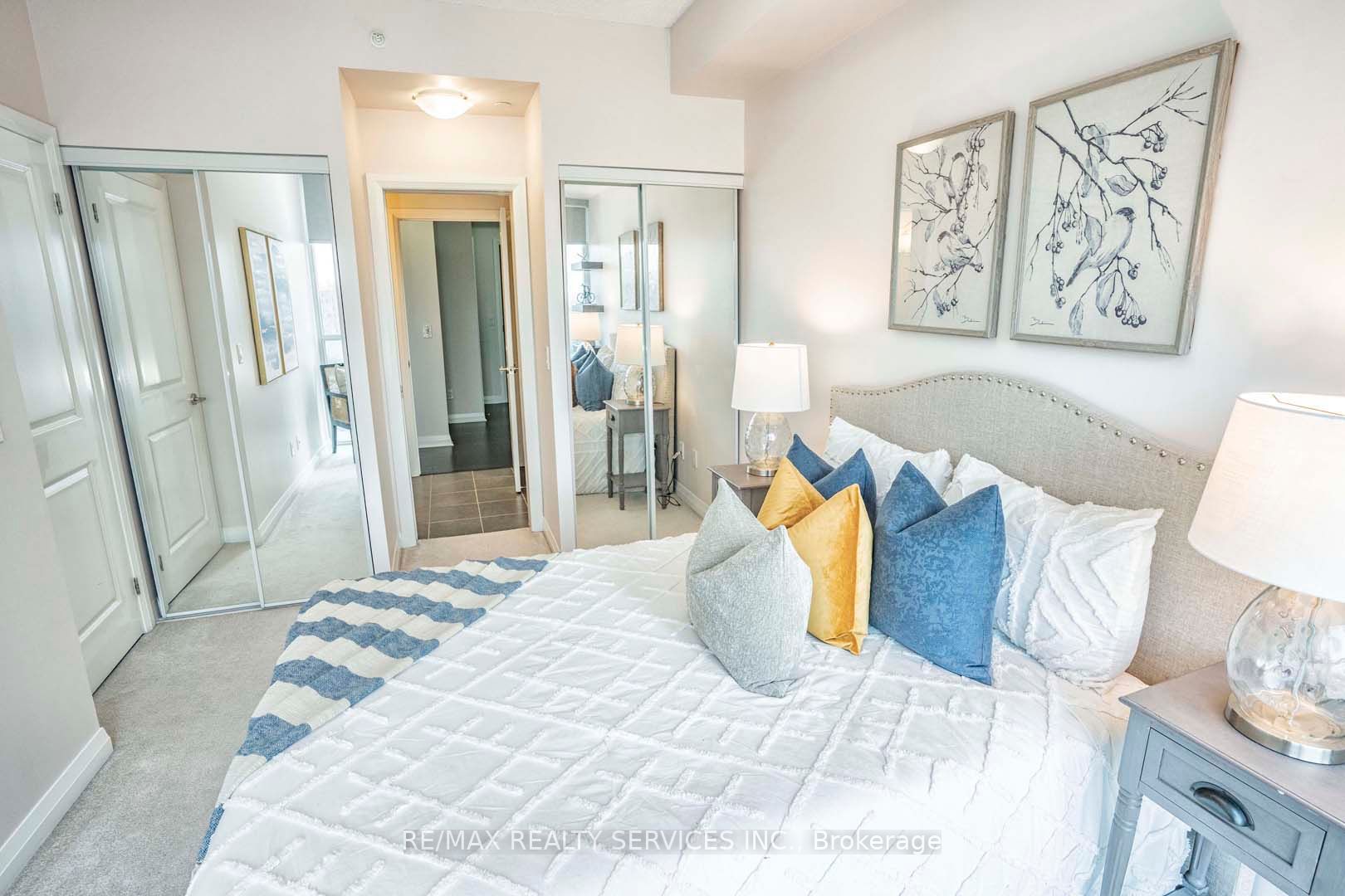 55 Eglinton Avenue W #904