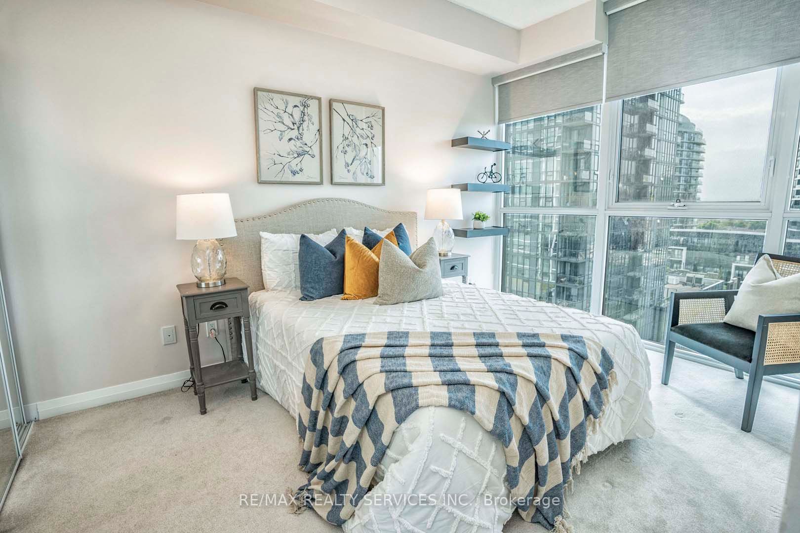 55 Eglinton Avenue W #904