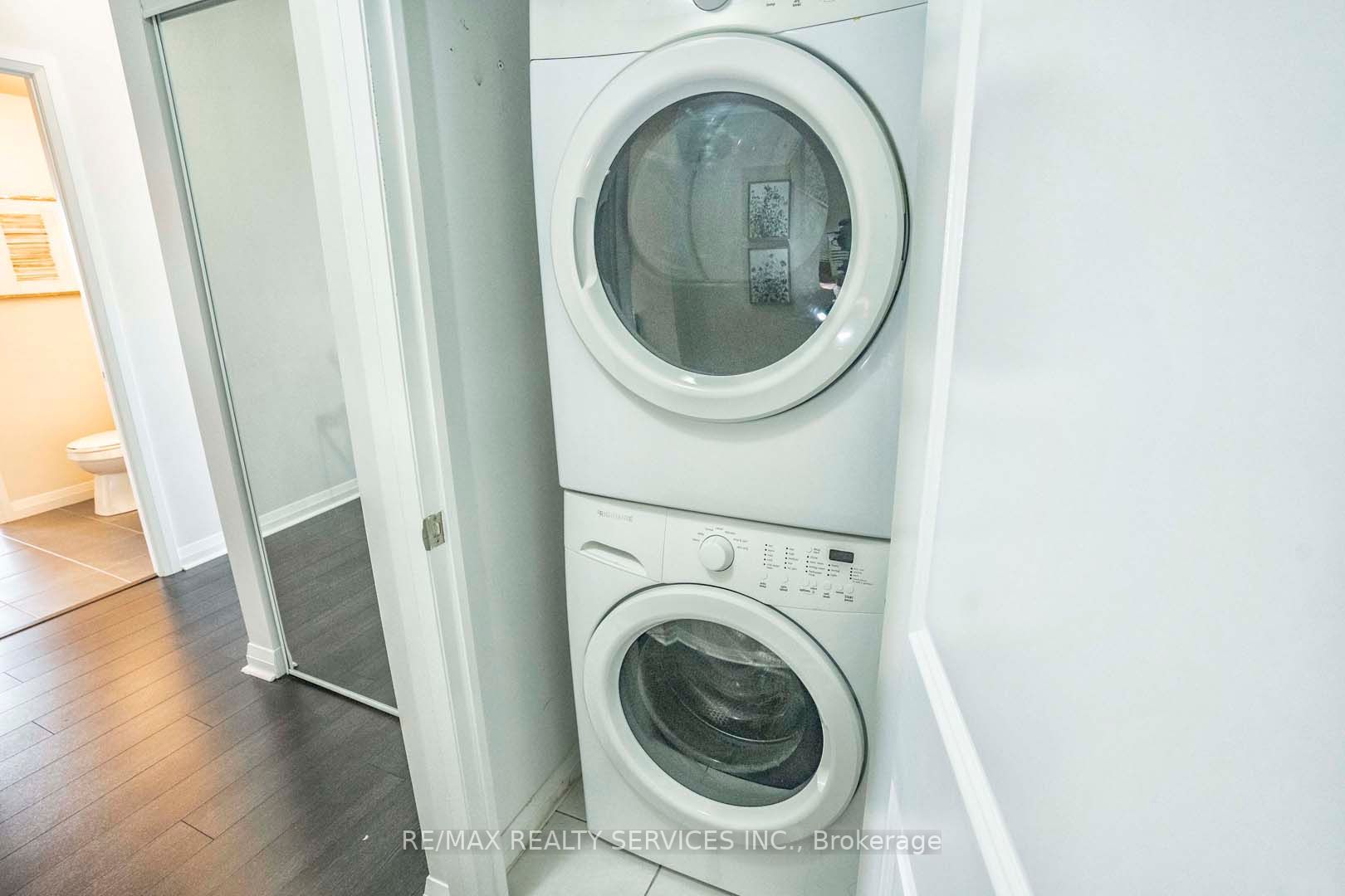 55 Eglinton Avenue W #904