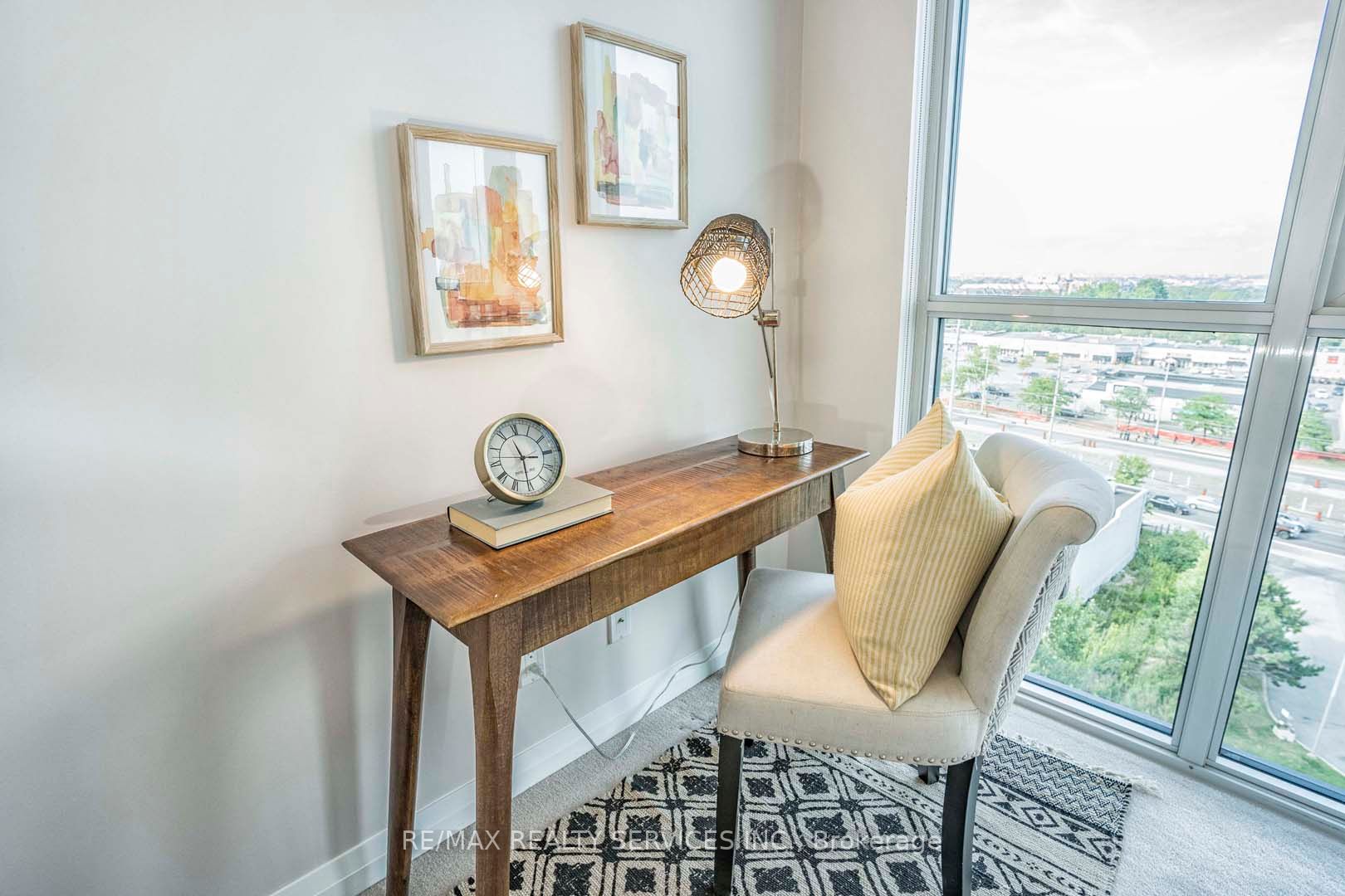 55 Eglinton Avenue W #904