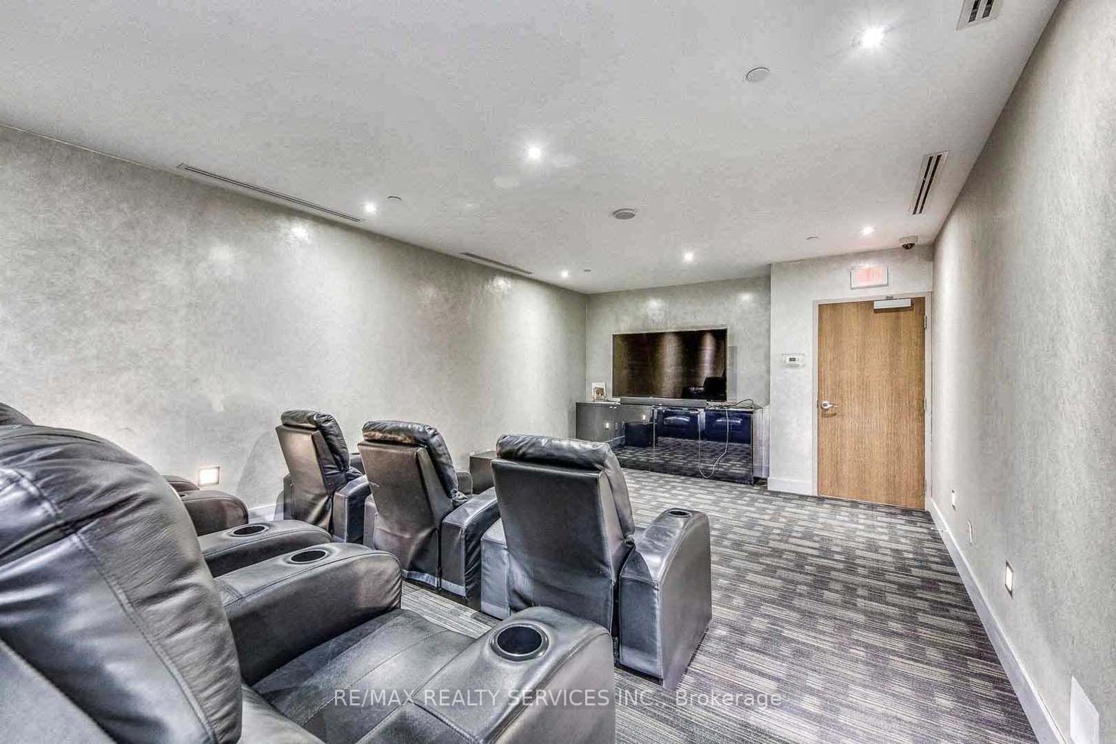 55 Eglinton Avenue W #904