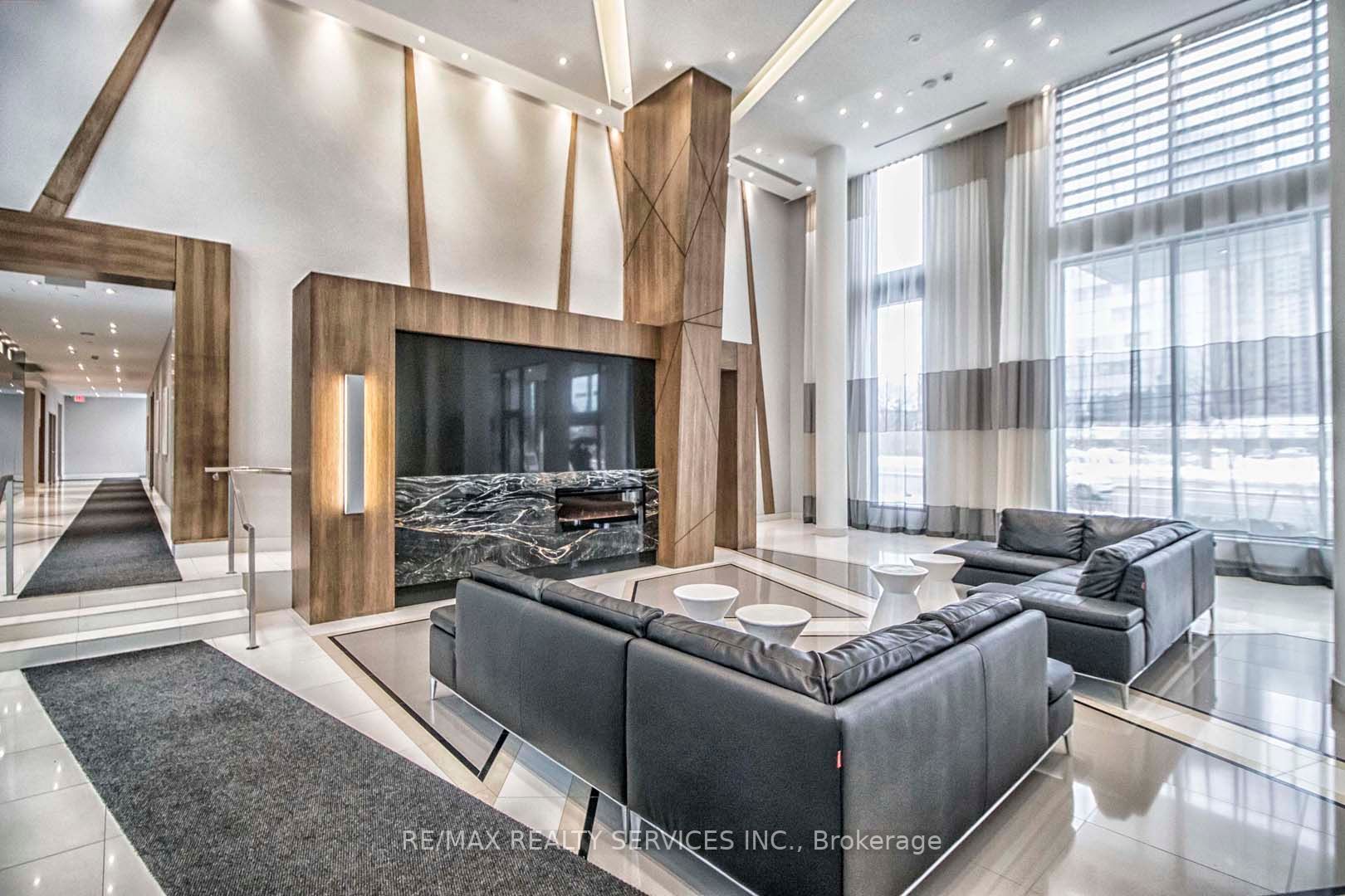 55 Eglinton Avenue W #904