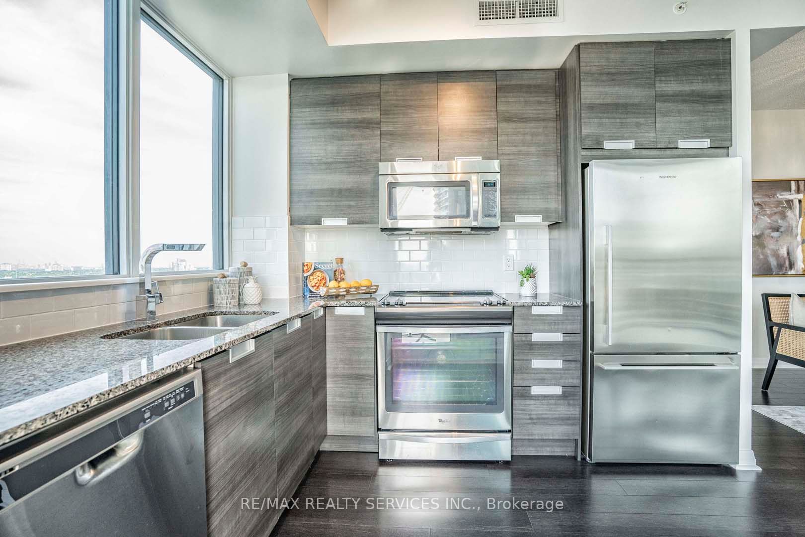 55 Eglinton Avenue W #904