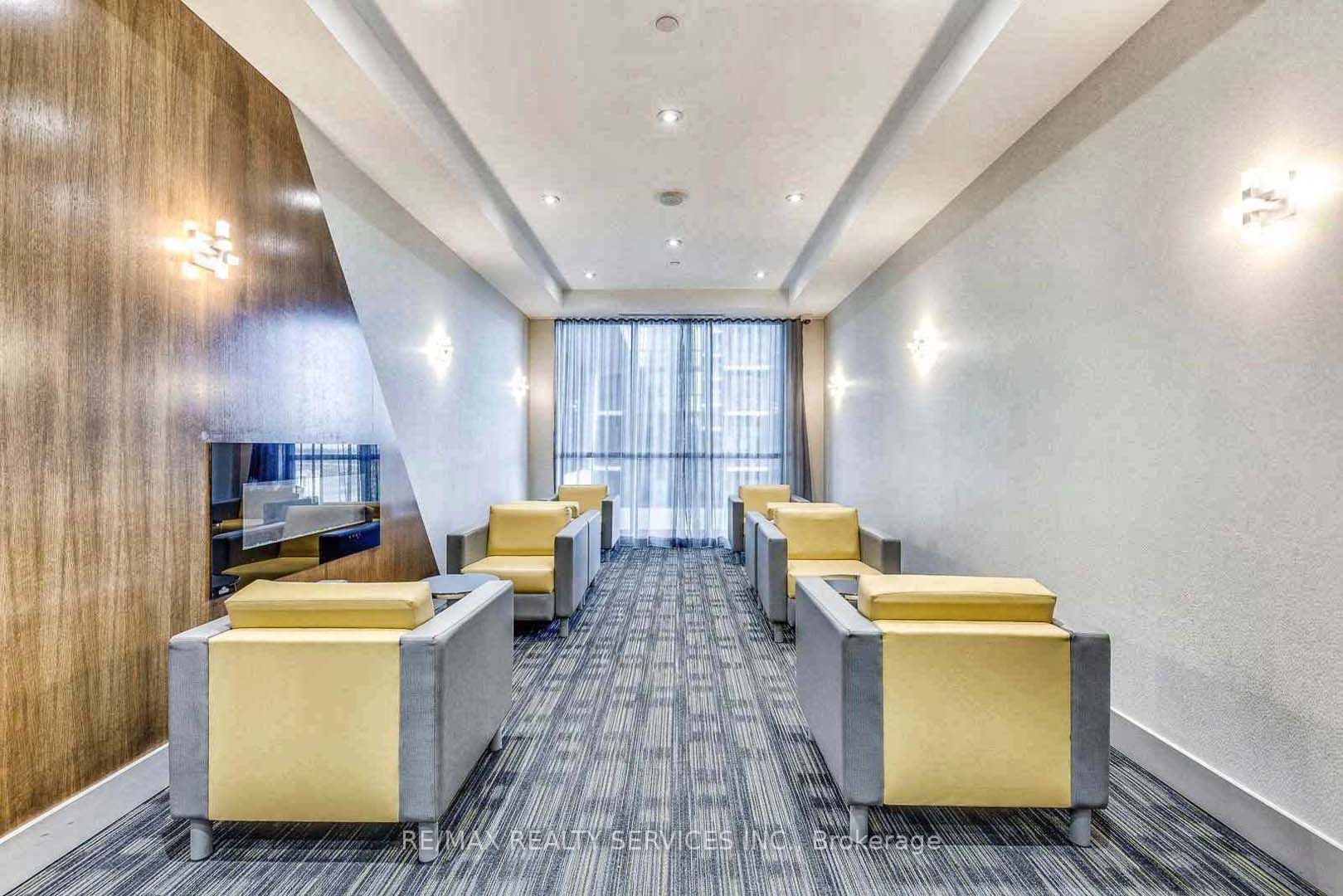 55 Eglinton Avenue W #904