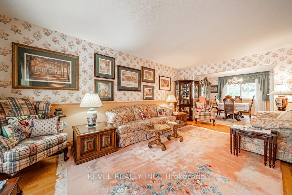 245 Coxe Blvd