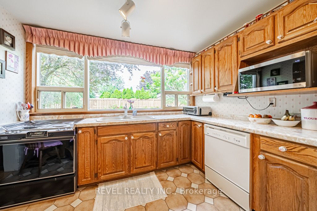 245 Coxe Blvd